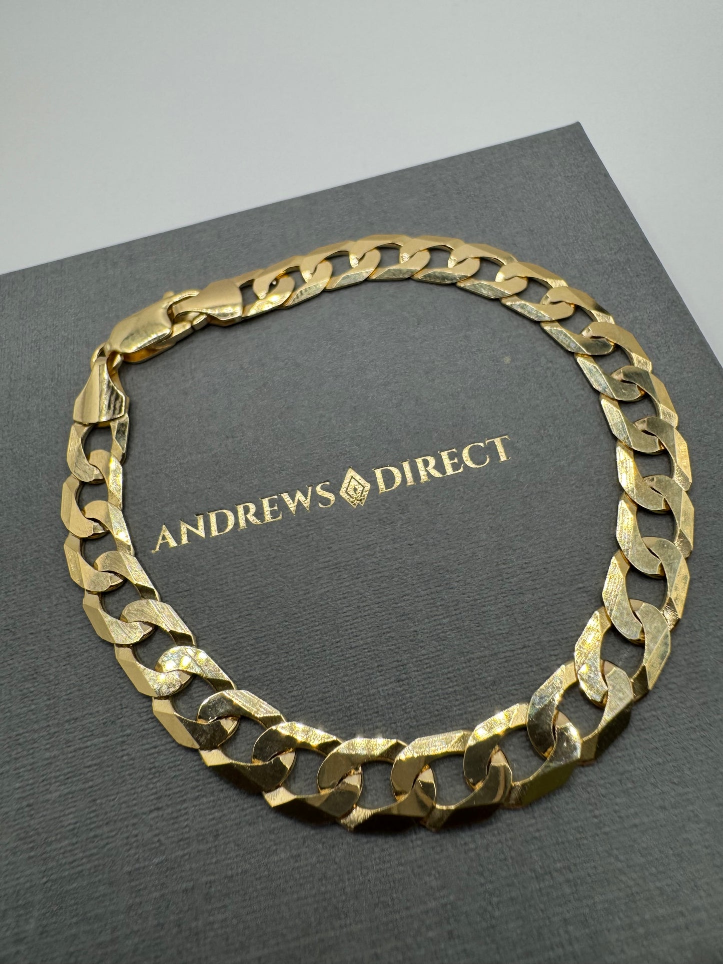 9ct Yellow Gold 6.7mm Flat Curb Chain Bracelet 7.5 Inches / 19cm (0381)