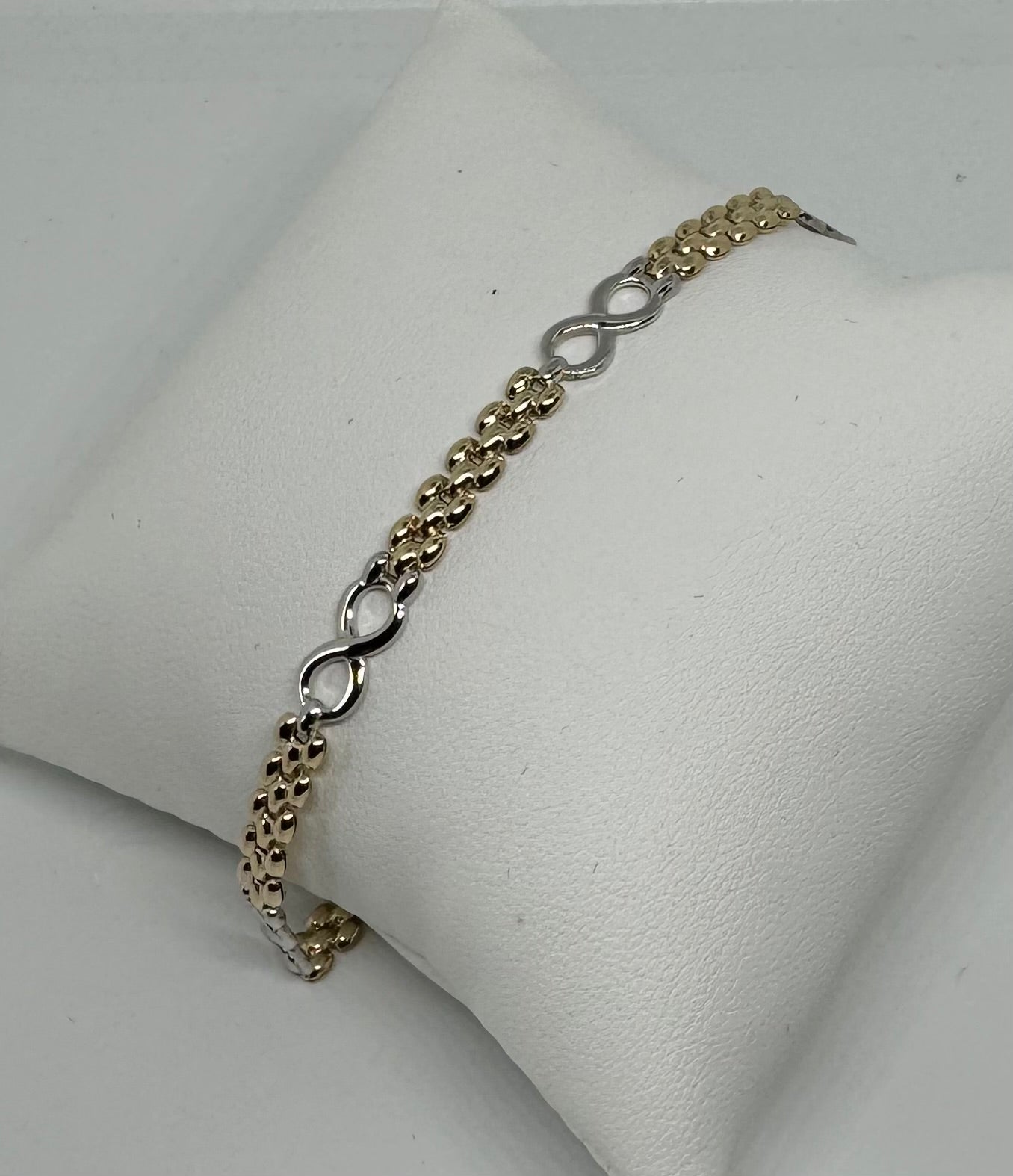 9ct Yellow and White Gold Eternity '8' Fancy Link 7.5mm / 19cm Bracelet (0626)