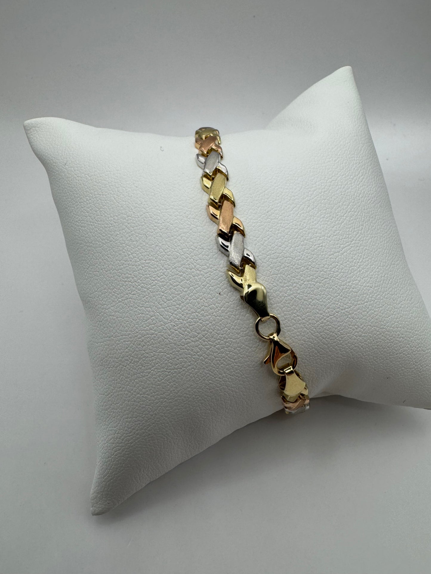 9ct Yellow, White and Rose Gold Kisses 7.5 Inch / 19cm Bracelet (0644)