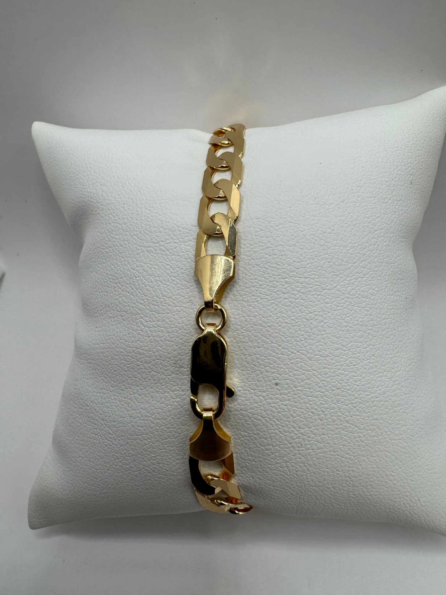 9ct Yellow Gold 6.7mm Flat Curb Chain Bracelet 7.5 Inches / 19cm (0381)