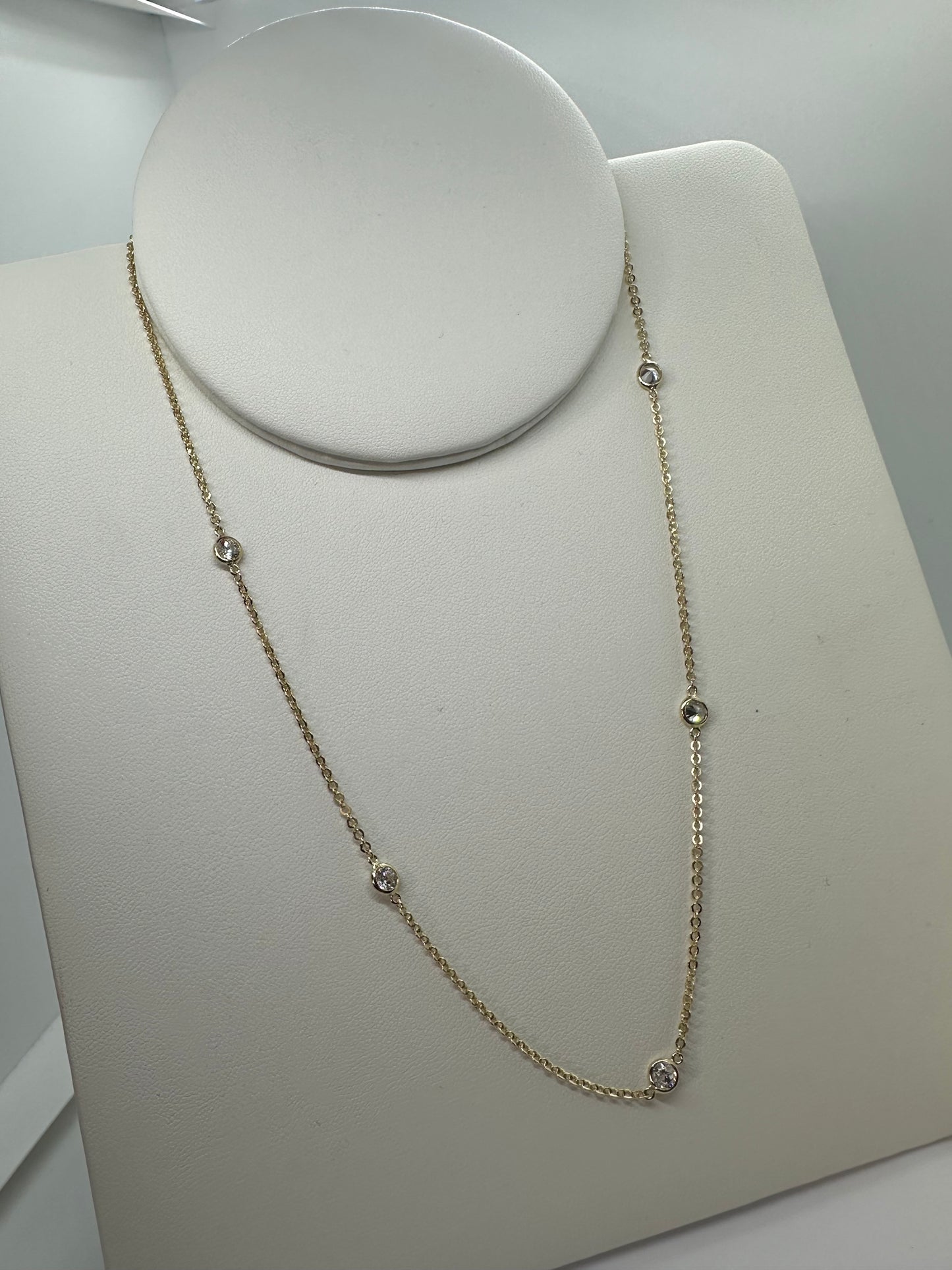 9ct Yellow Gold Cubic Zirconia Necklace 18 Inches / 45cm (0531)