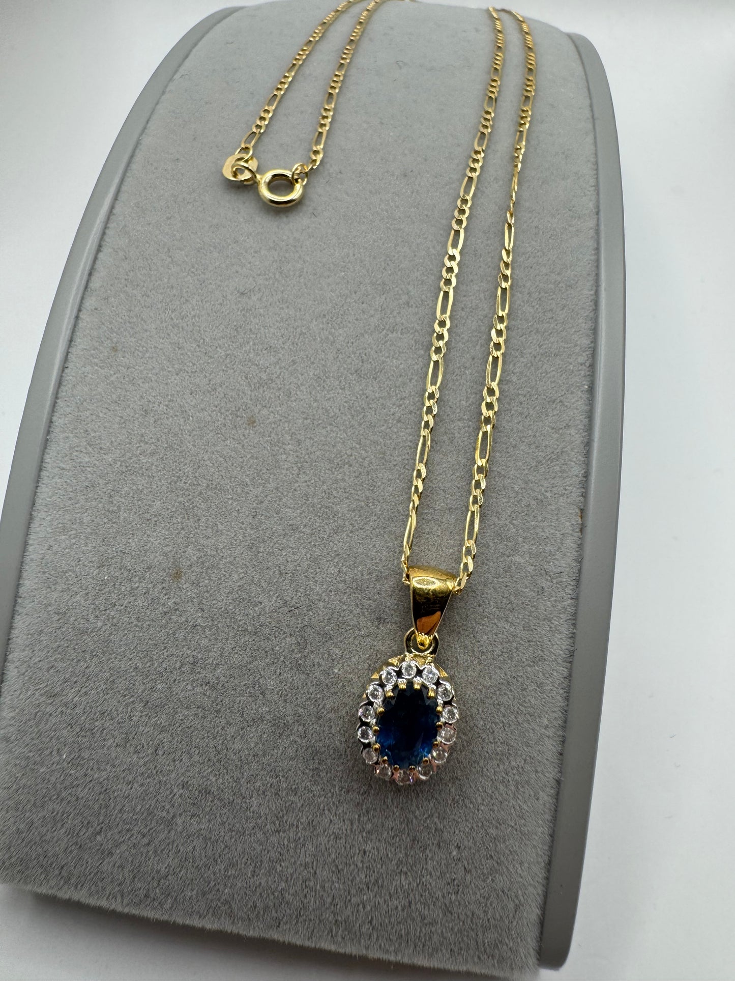 9ct Yellow Gold Sapphire and Diamond Cluster Pendant on 18 Inch Chain (0354)