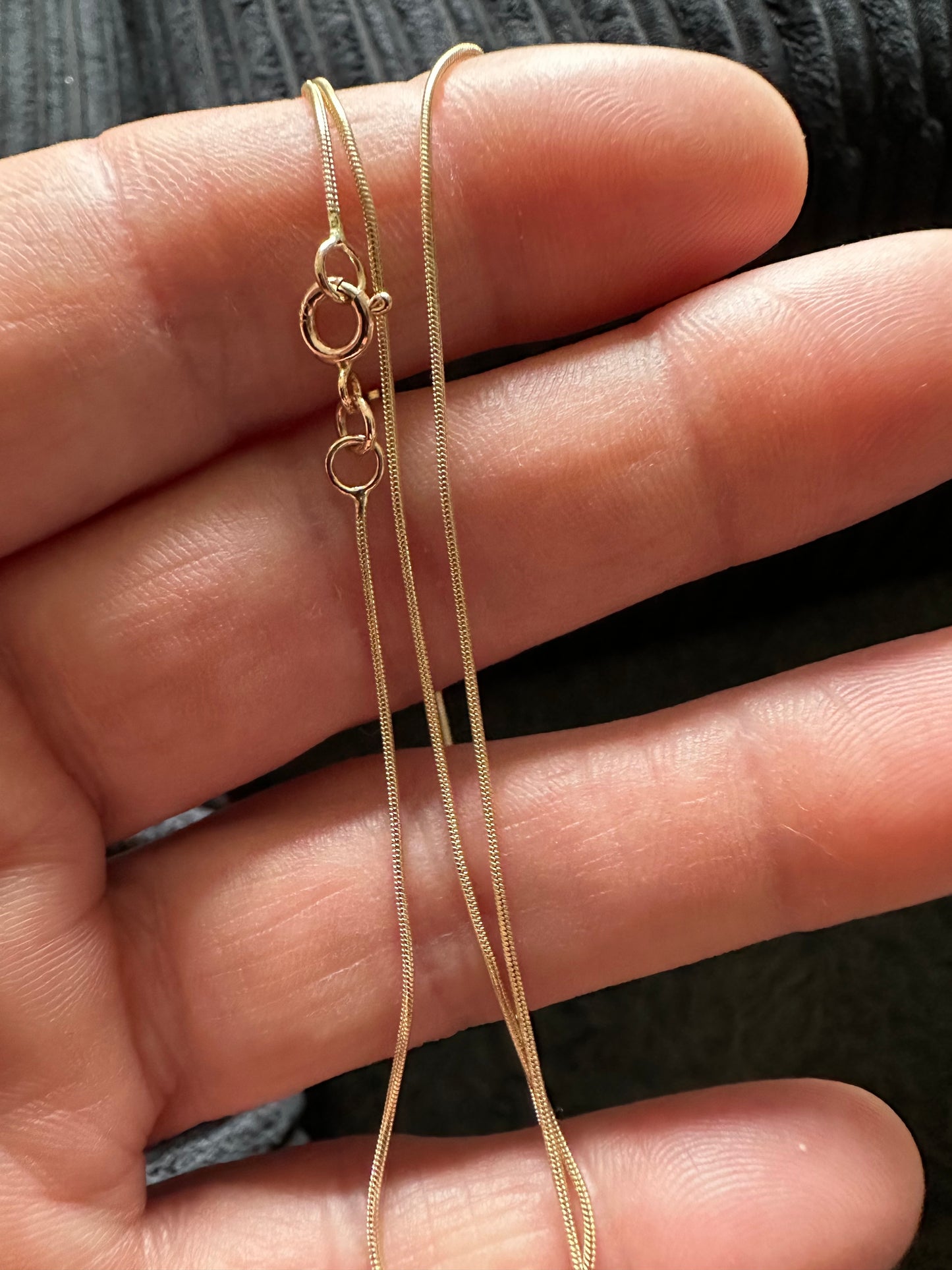 9ct Yellow Solid Gold 0.9mm Snake Neck Chain Various Lengths (GSNM)