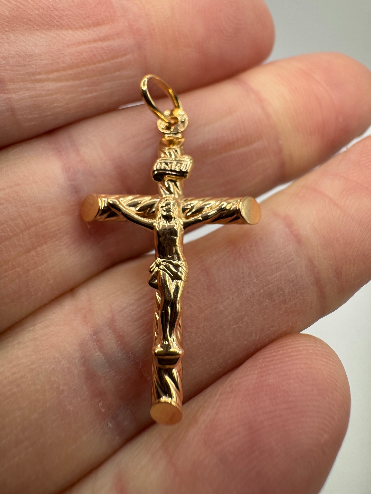 9ct Yellow Gold 40x21mm Twist Crucifix Cross Pendant - Chains available (008)