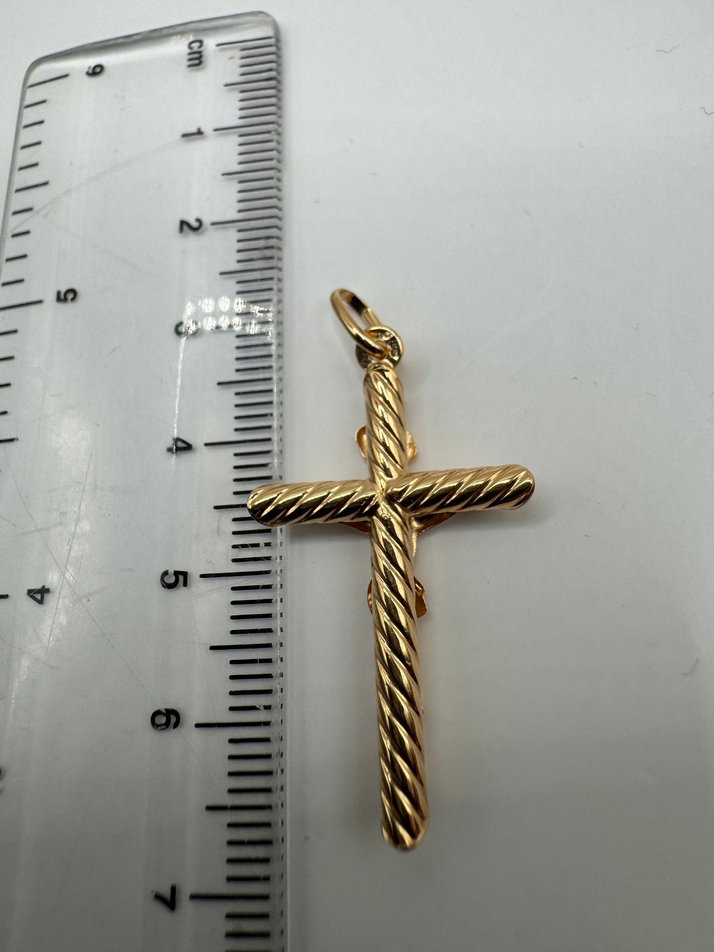 9ct Yellow Gold 40x21mm Twist Crucifix Cross Pendant - Chains available (008)