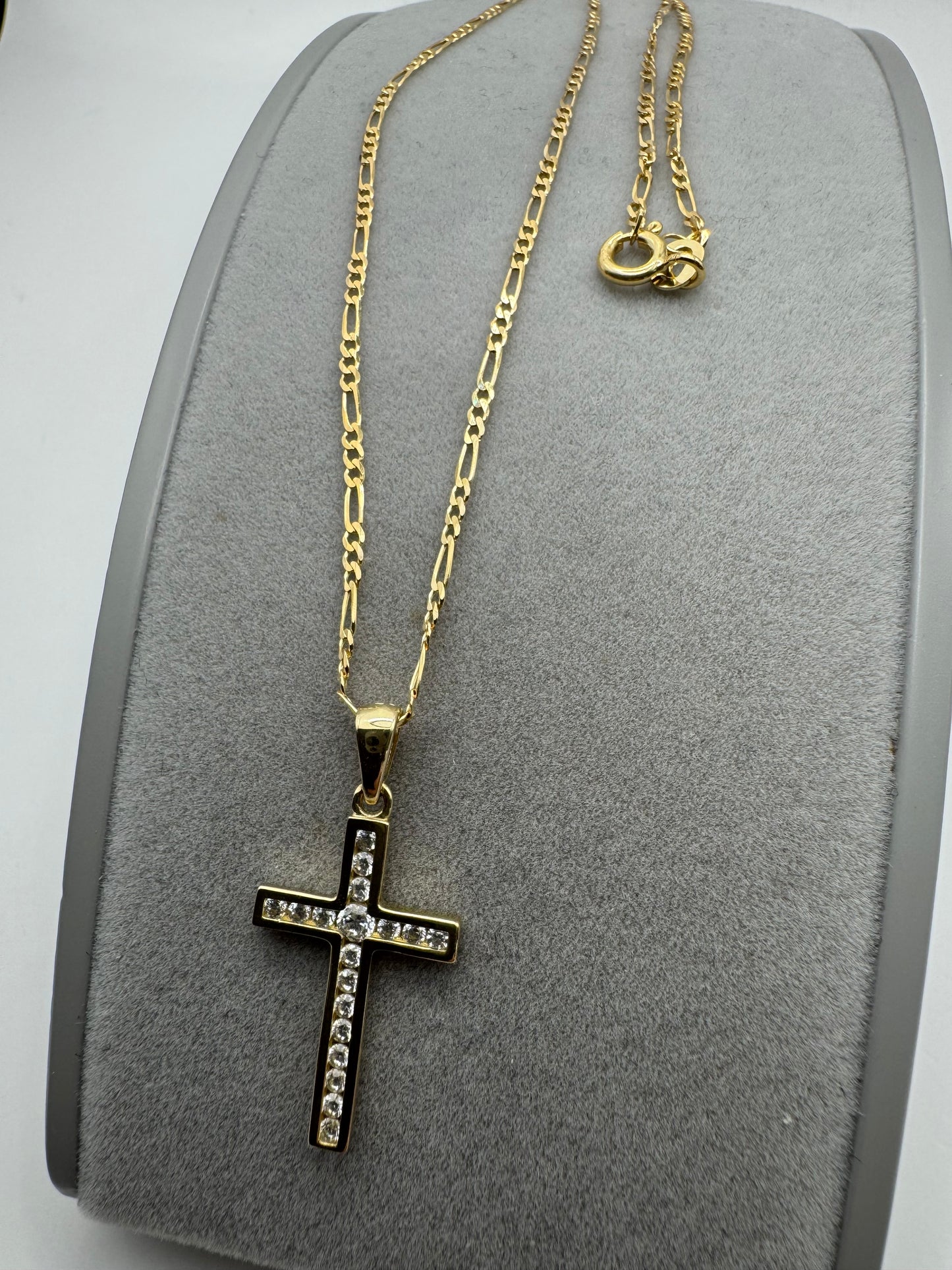 9ct Yellow Gold Zirconia Set Cross Pendant on 18" Figaro Chain (149.004A)