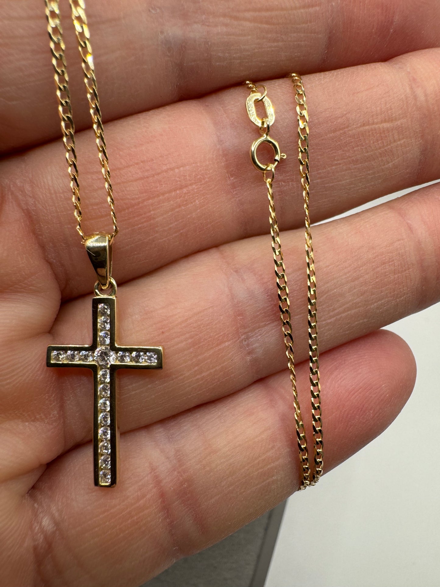 9ct Yellow Gold Cross Pendant and Diamond Cut Curb Chain (149076)