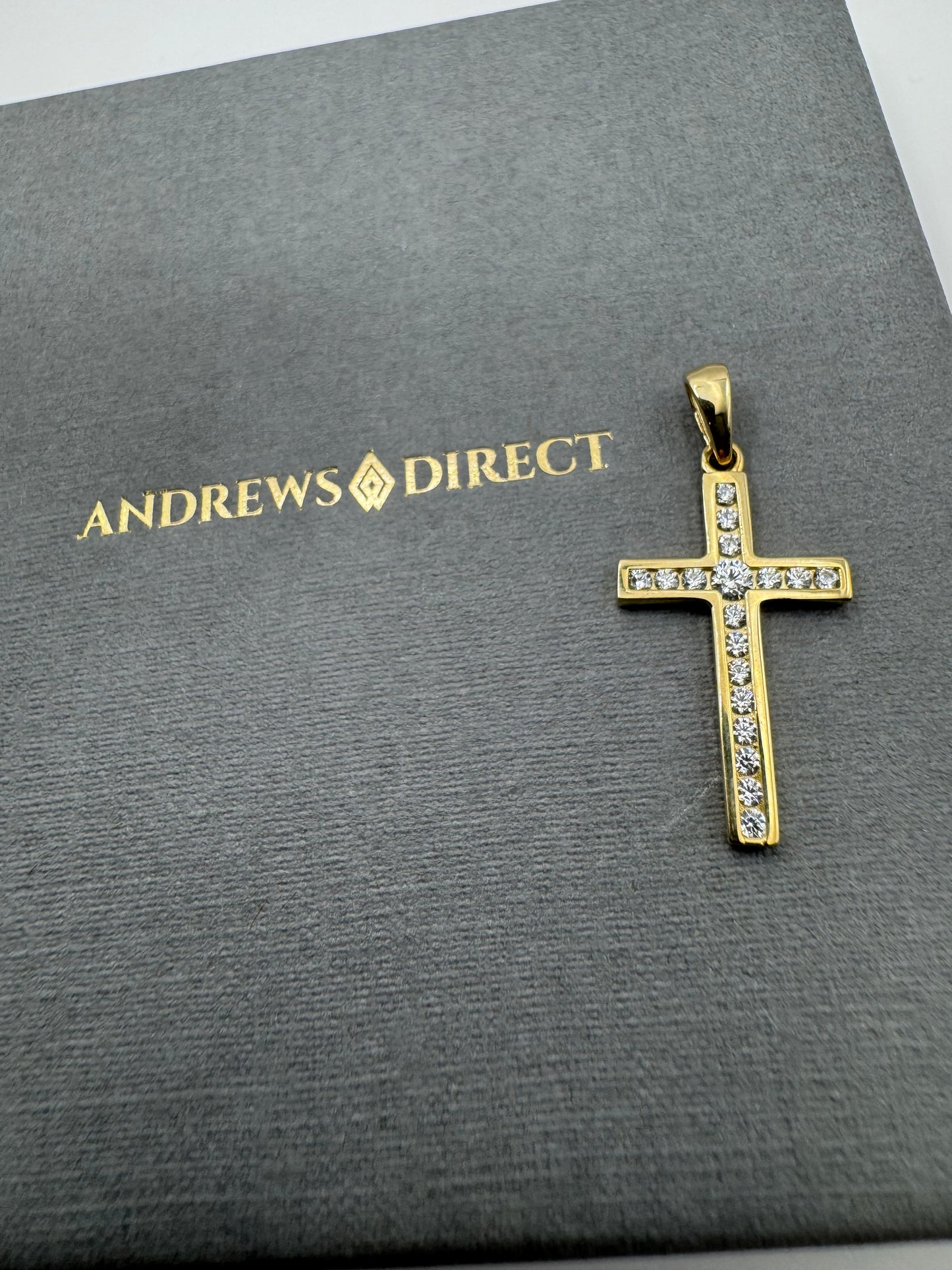 9ct Yellow Gold Cubic Zirconia Set Cross Shaped Pendant (149)