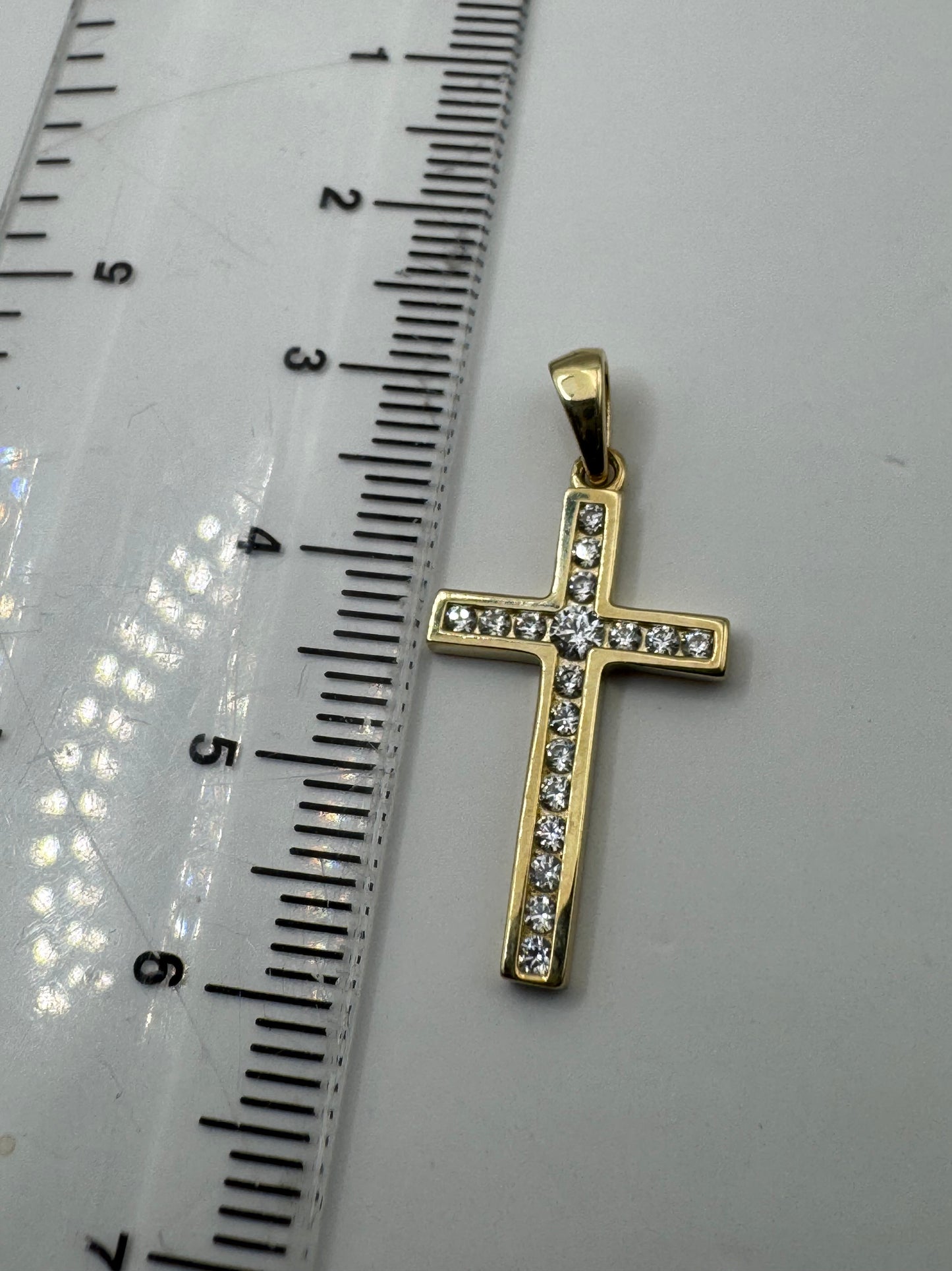 9ct Yellow Gold Cubic Zirconia Set Cross Shaped Pendant (149)