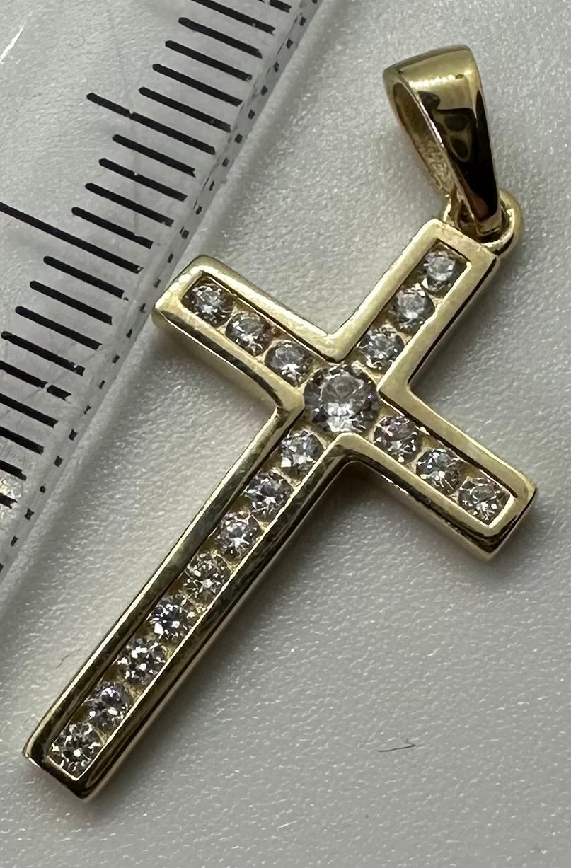 9ct Yellow Gold Cubic Zirconia Set Cross Shaped Pendant (149)
