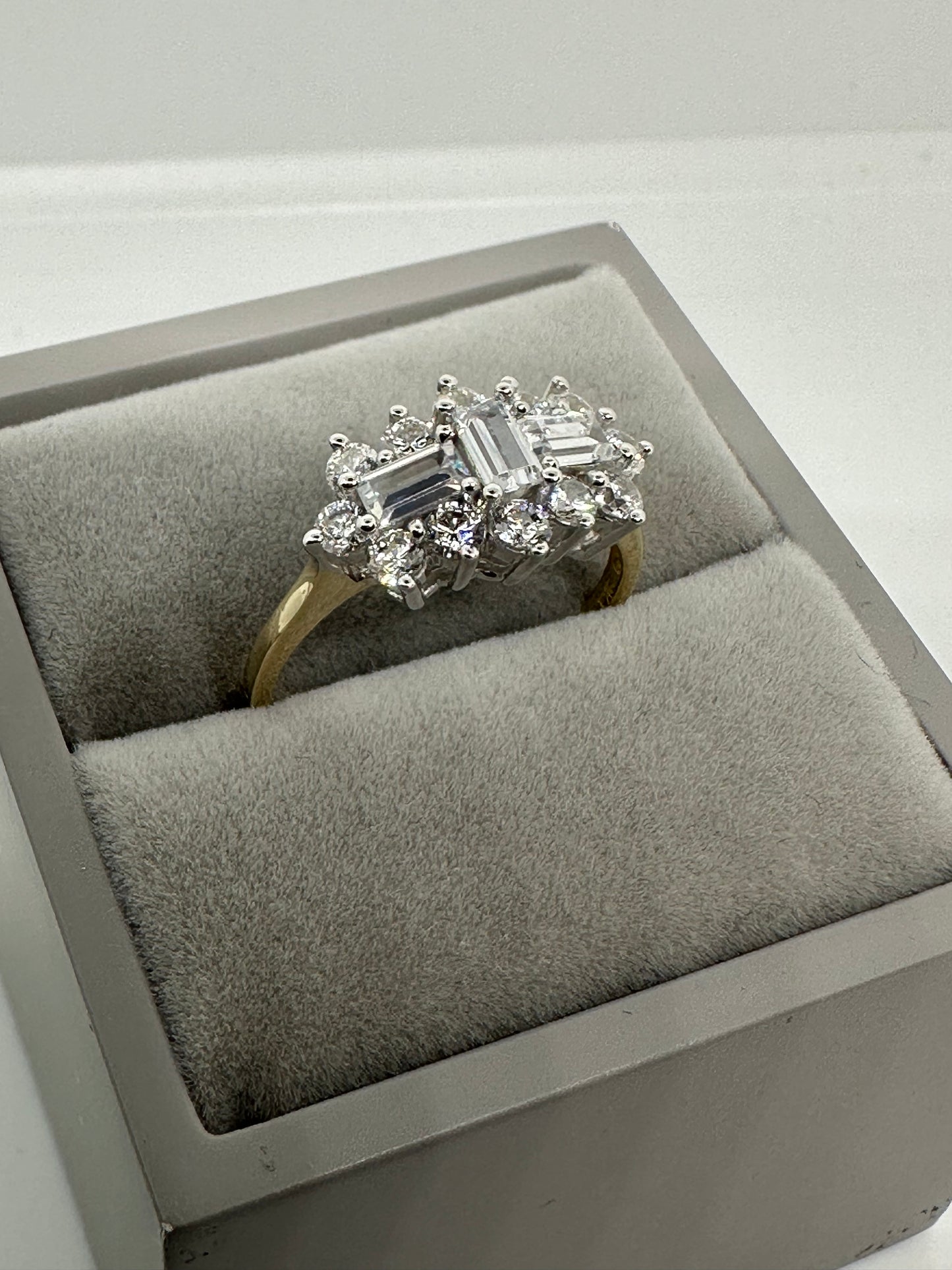 9ct Yellow Gold Clear Stone 16x10mm Cluster Ring, Ring sizes J to V (0621)
