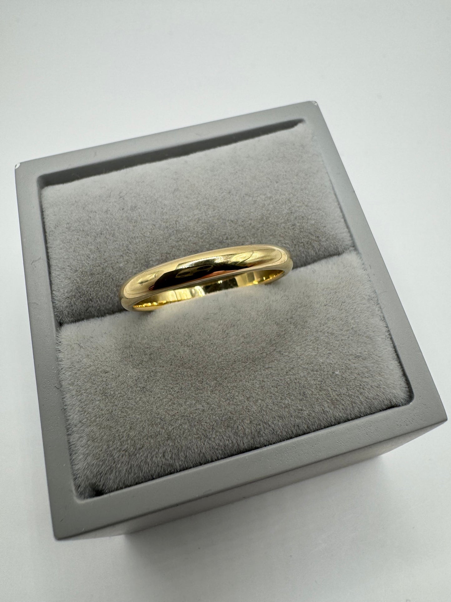 9ct Yellow Gold 2.5mm Wide Polished Gold Band/Wedding Ring , Sizes J to S (102)