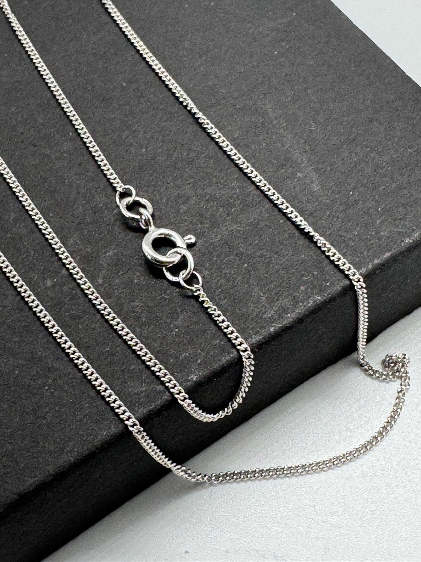 9ct White Gold 1.2mm Curb Link Chain Various Lengths (W14C)