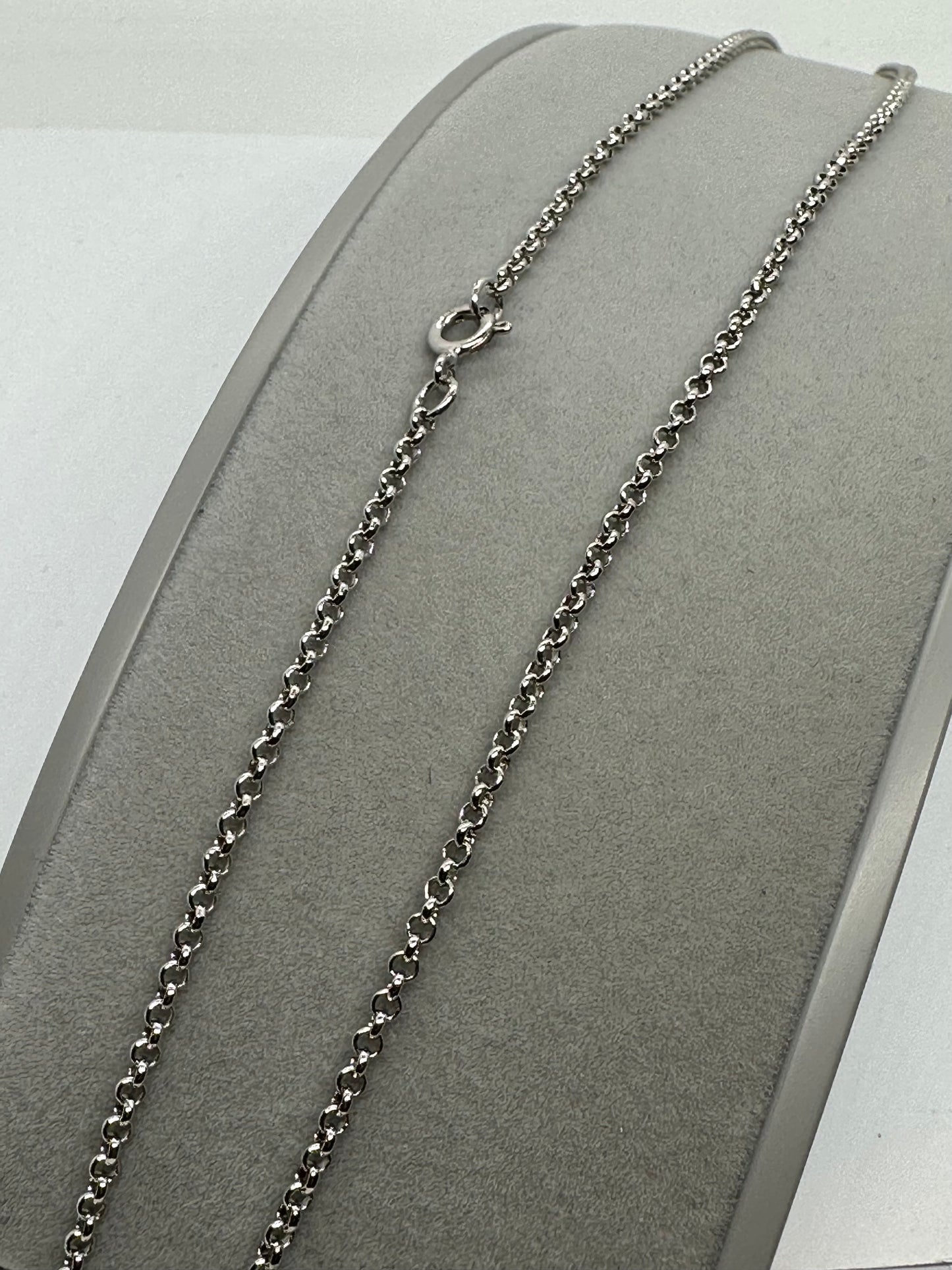 9ct White Gold 2.25mm Round Belcher Link Chains Various Lengths (WBBL)