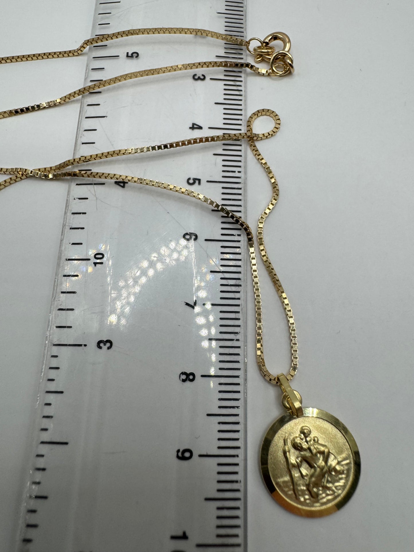 9ct Yellow Gold Solid St Christopher Round Pendant and 18" Box Chain (GCHR11)