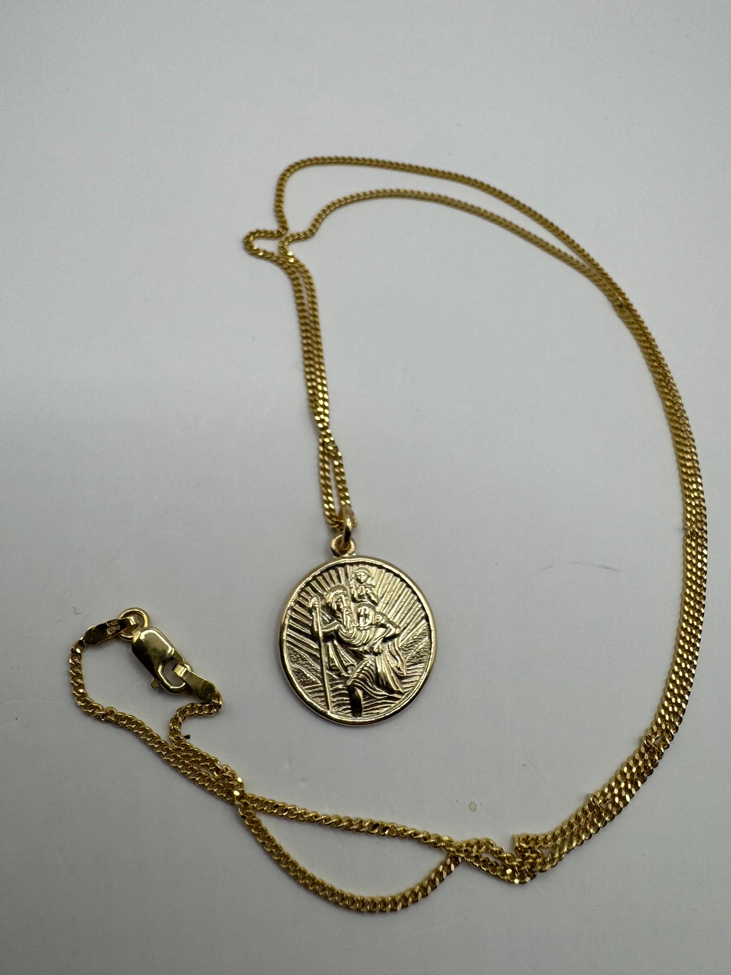 9ct Yellow Gold 17mm Solid St Christopher Round Pendant 20 Inch Chain (GCHR3)