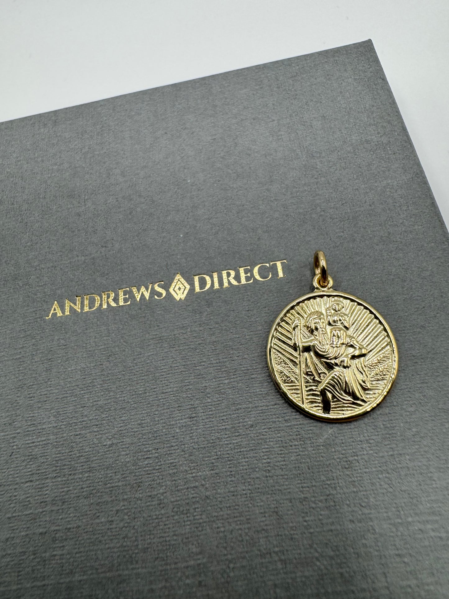 9ct Yellow Gold 17mm Solid St Christopher Round Pendant (GCHR3)