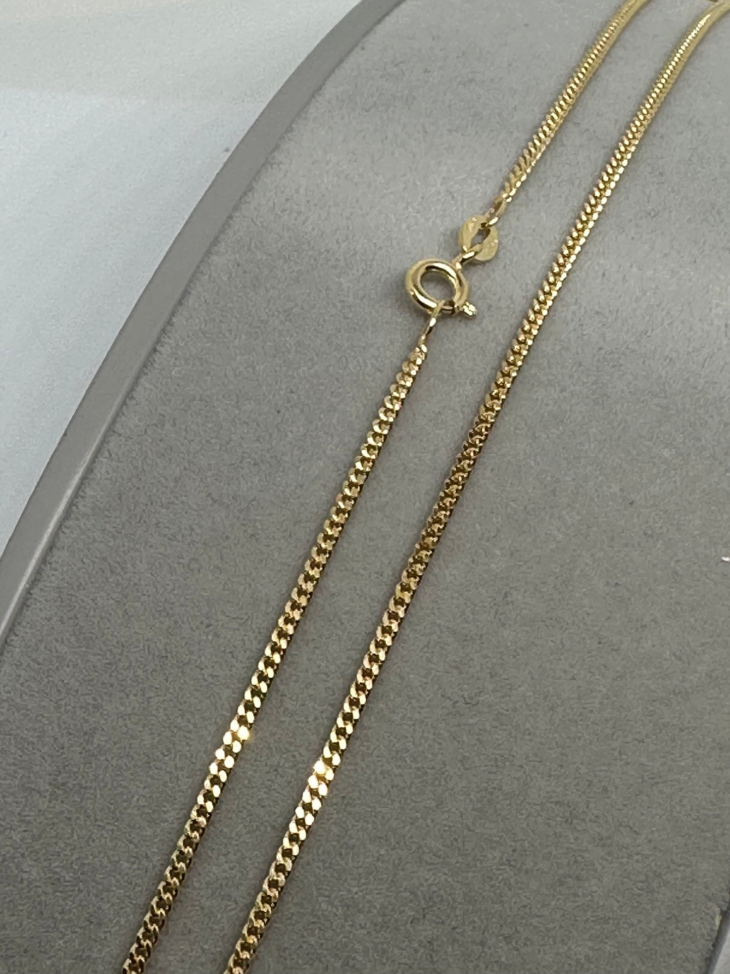 9ct Yellow Gold 1.5mm Curb Close Link Chain Various Lengths (162)
