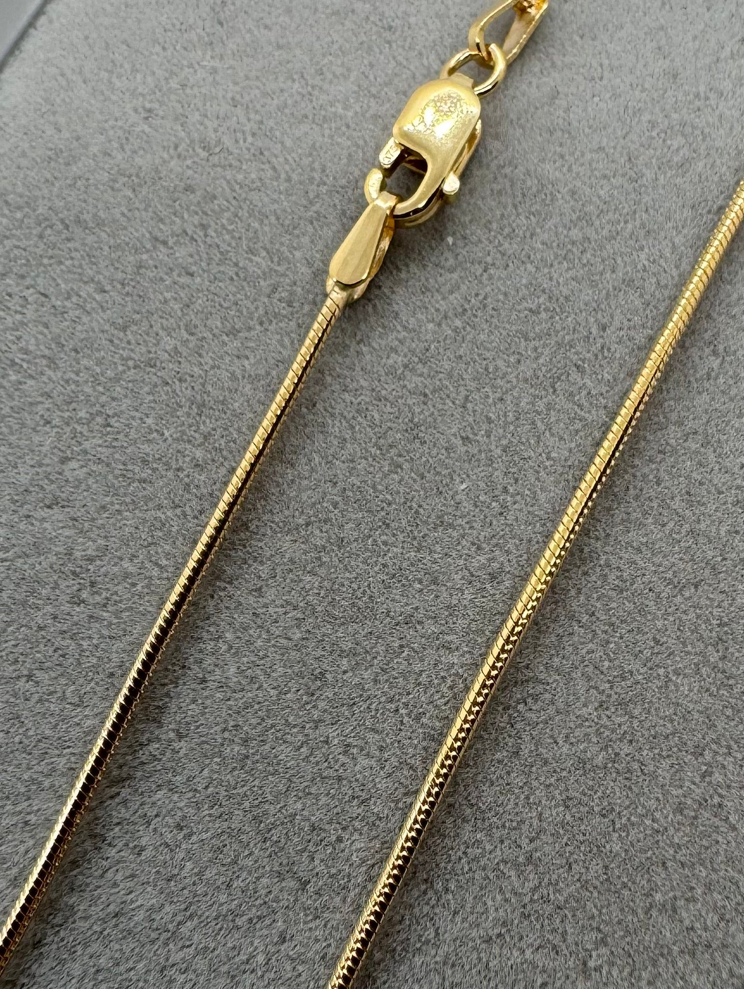 9ct Yellow Gold 1 Round Snake Chain Lobster Clasp Various Lengths (0232)