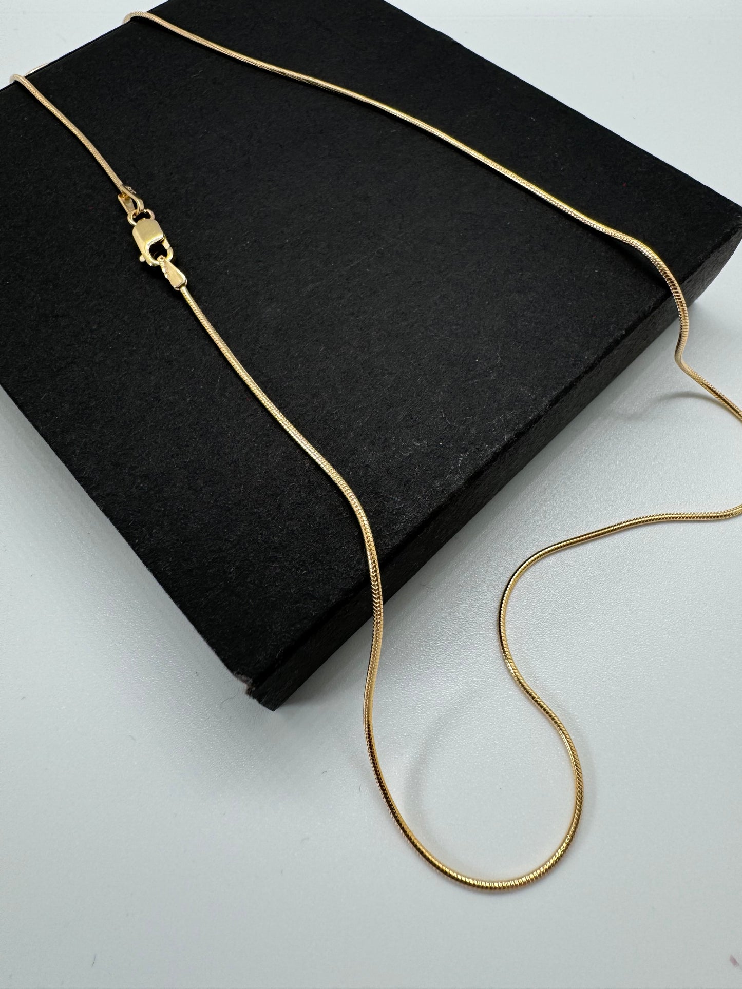 9ct Yellow Gold 1 Round Snake Chain Lobster Clasp Various Lengths (0232)