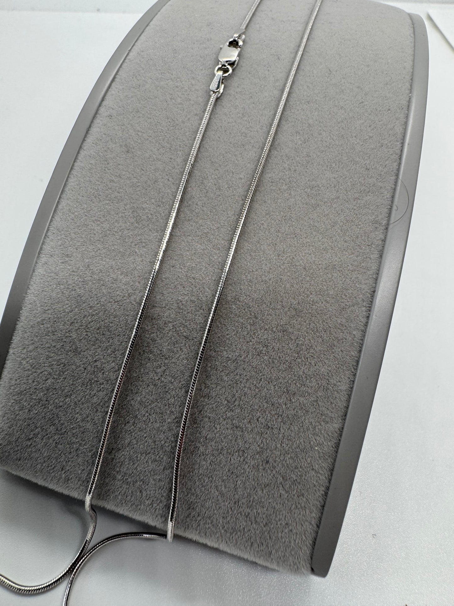 9ct White Solid Gold 1mm Snake Neck Chain Various Lengths (0250)