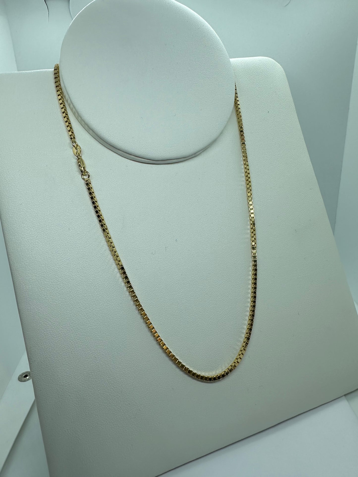 9ct Yellow Gold 2.1mm Box Venetian Link Chain Various Lengths (0585)