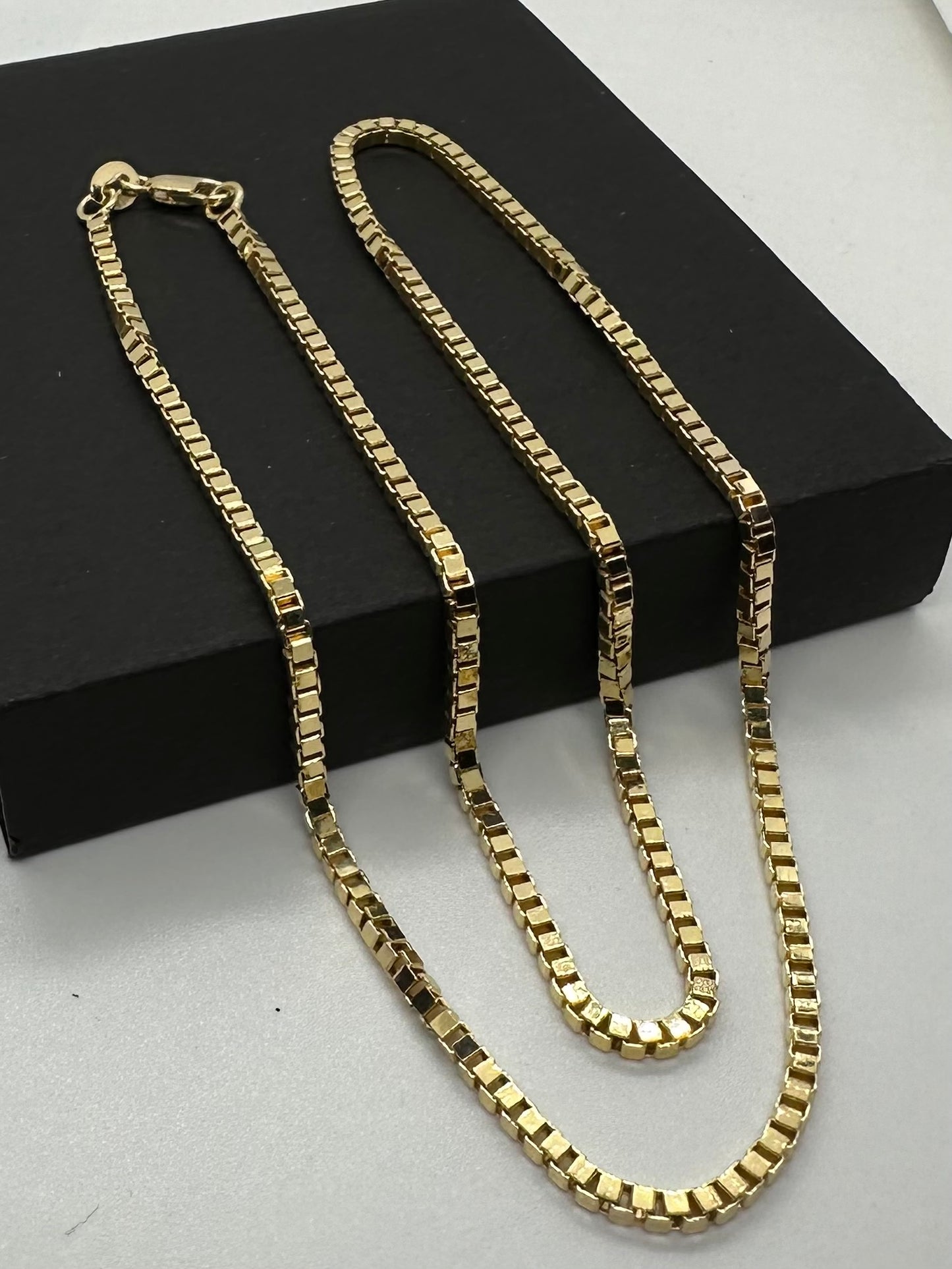 9ct Yellow Gold 2.1mm Box Venetian Link Chain Various Lengths (0585)