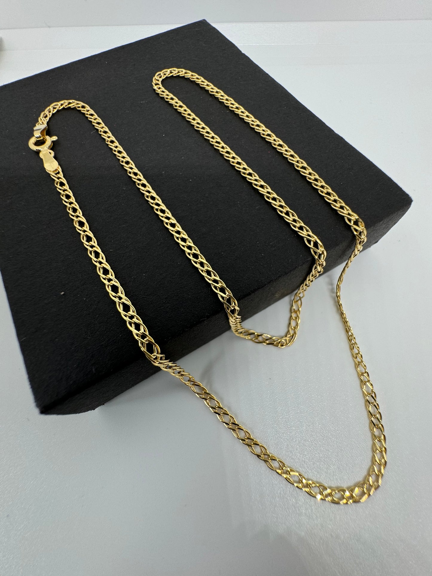 9ct Yellow Gold 2.6mm Hollow Double Curb Link Chain Various Lengths (0584)