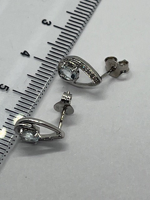 9ct White Gold Diamond and Aquamarine Stud Earrings (262)