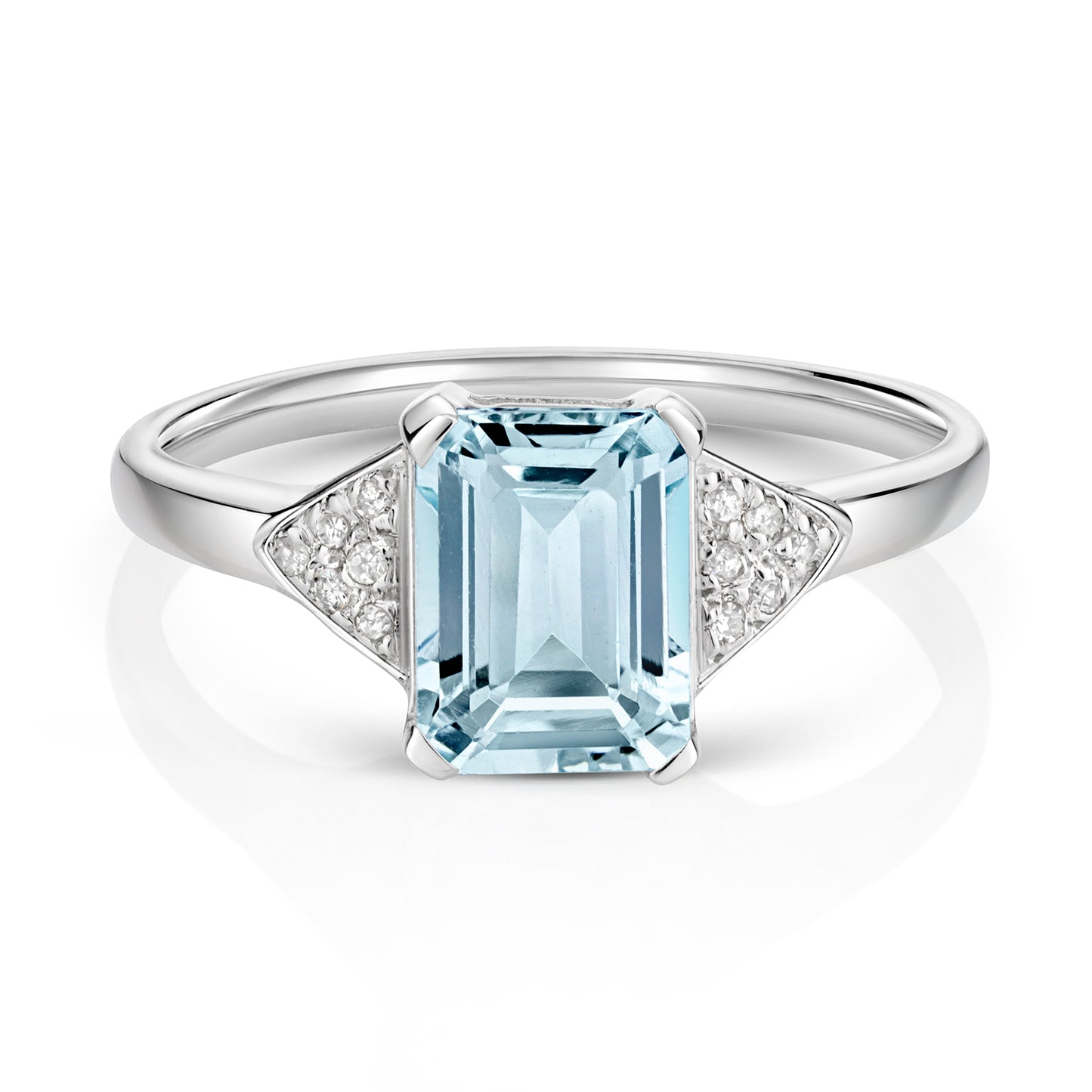 9ct White Gold Aquamarine and Dimond Cluster Ring, Ring Sizes J to Q (917)