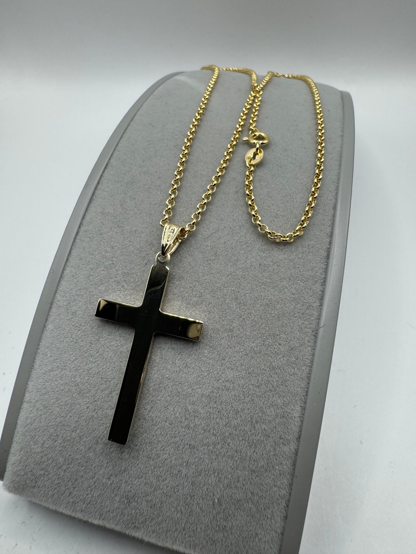 9ct Yellow Gold 41x24mm Cross Pendant and Chain 18 Inch / 45cm (0194583)
