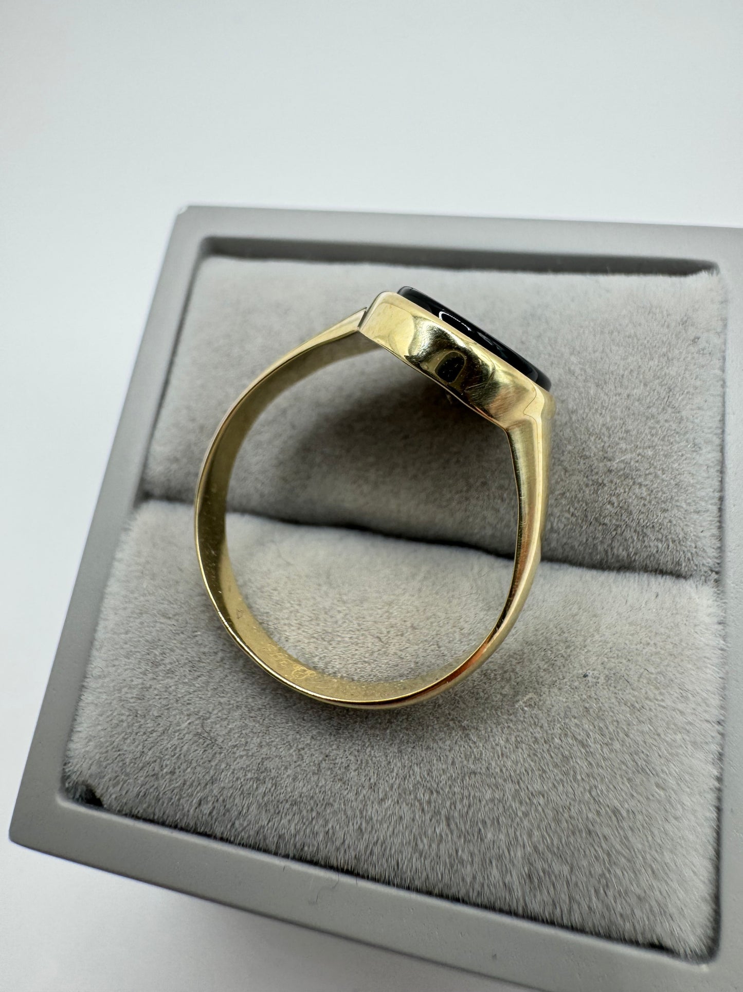 9ct Yellow Gold Black Onyx Polished Signet Ring, Sizes P to V (0121)
