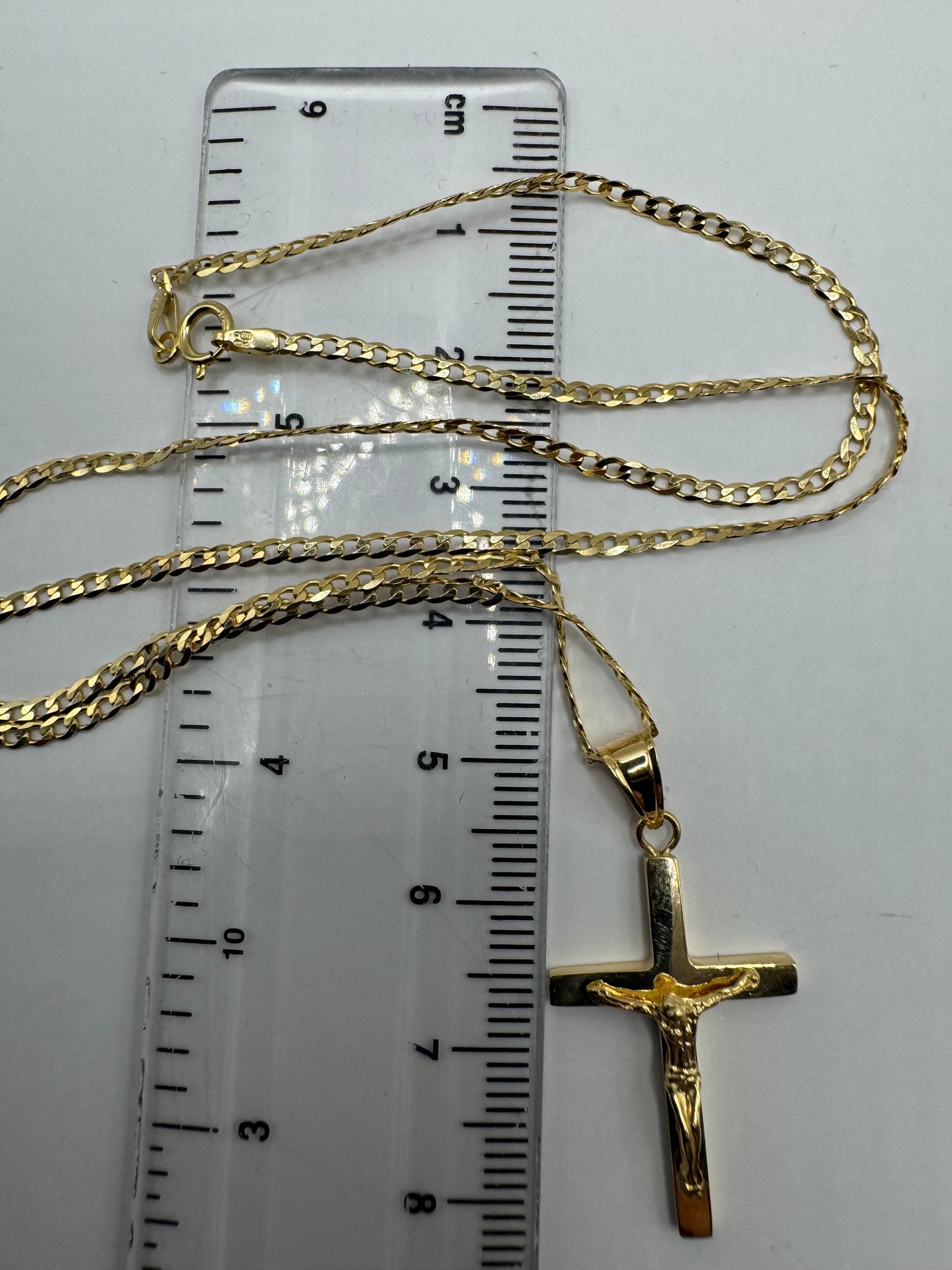 9ct Yellow Gold Cross Crucifix Pendant on 18" Curb Chain (155.076B)
