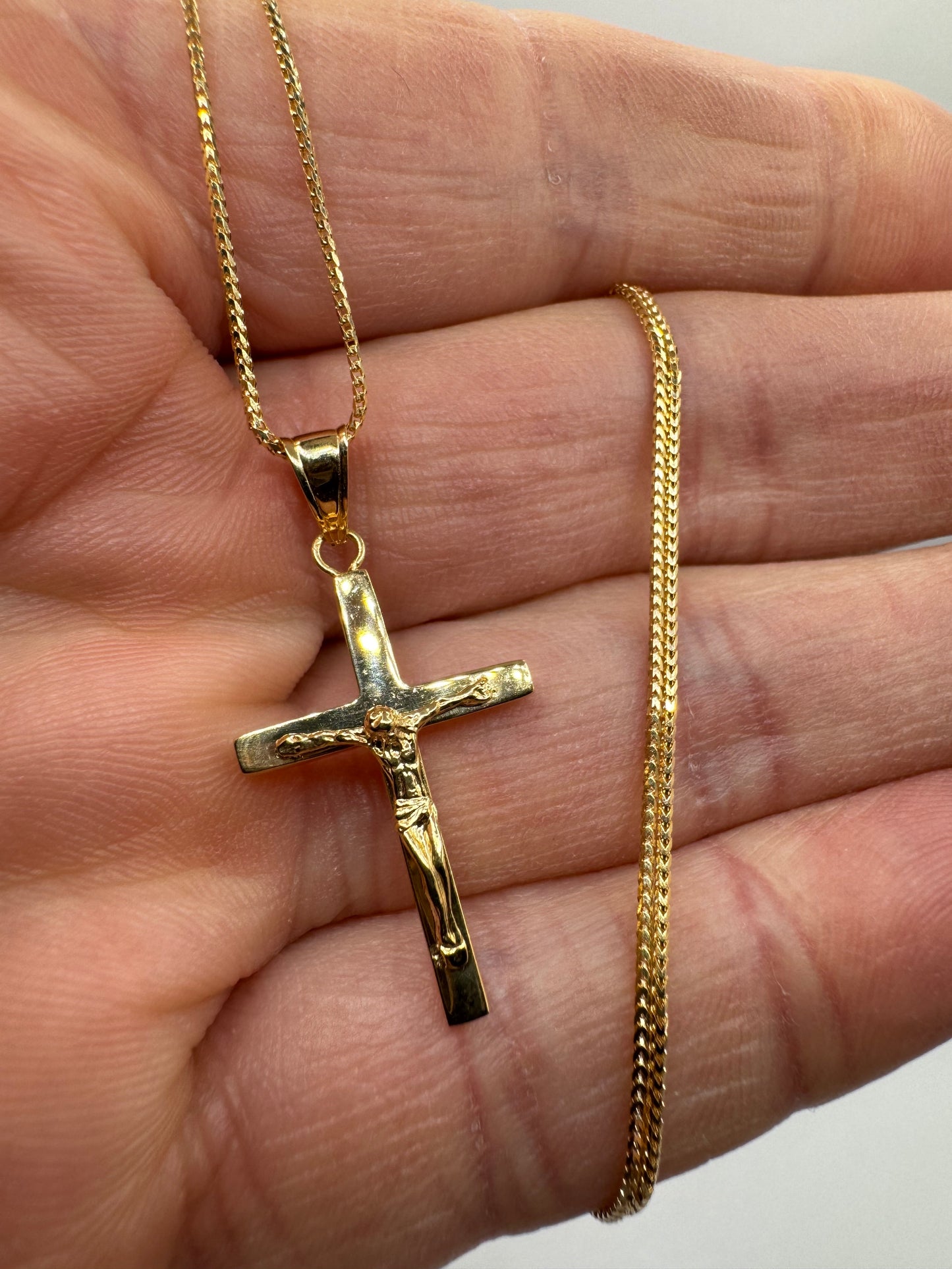 9ct Yellow Gold Cross Crucifix Pendant on Gold 20" Diamond Cut Chain (155.085A)