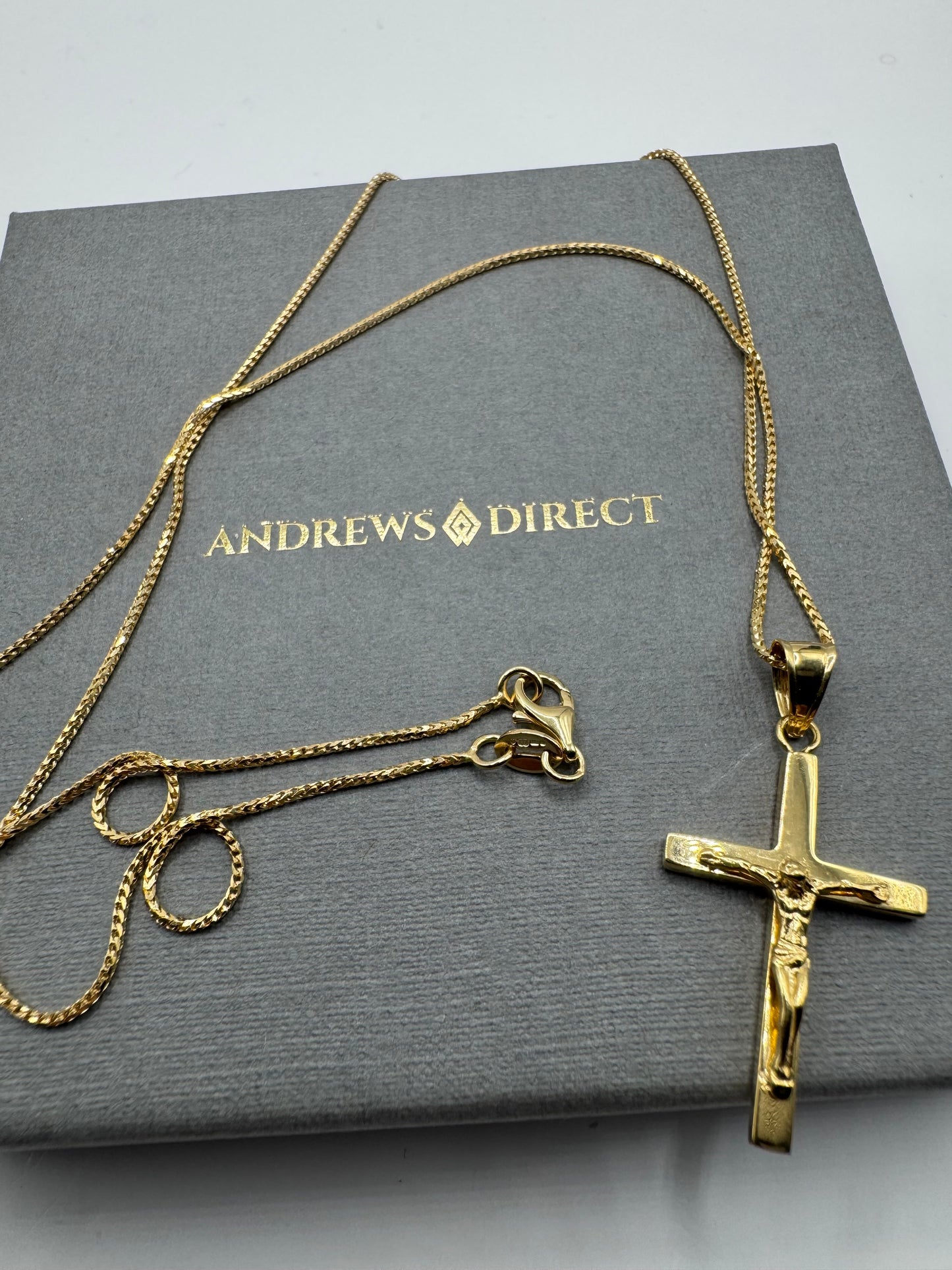 9ct Yellow Gold Cross Crucifix Pendant on Gold 20" Diamond Cut Chain (155.085A)
