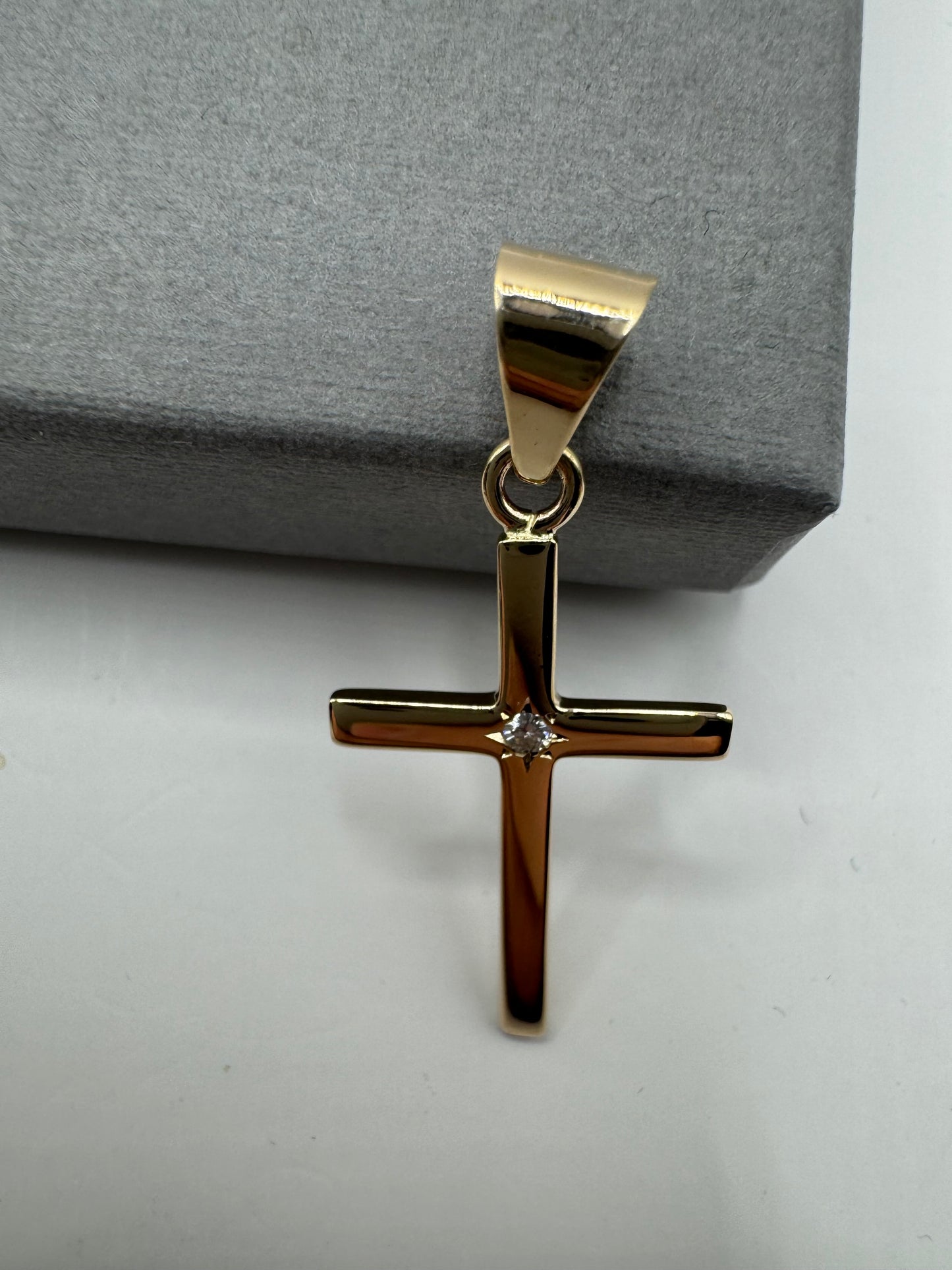 9ct Yellow Gold 0.03 Carat Diamond Set Cross Pendant (058)