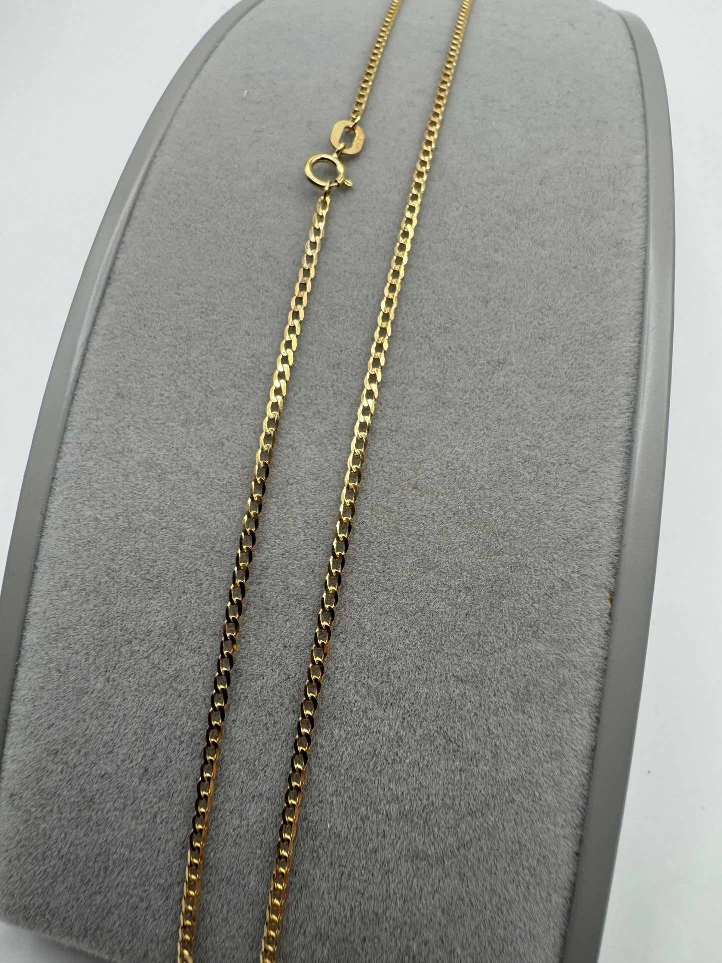 9ct Yellow Gold 1.5mm Flat Diamond Cut Curb Chain (076A)