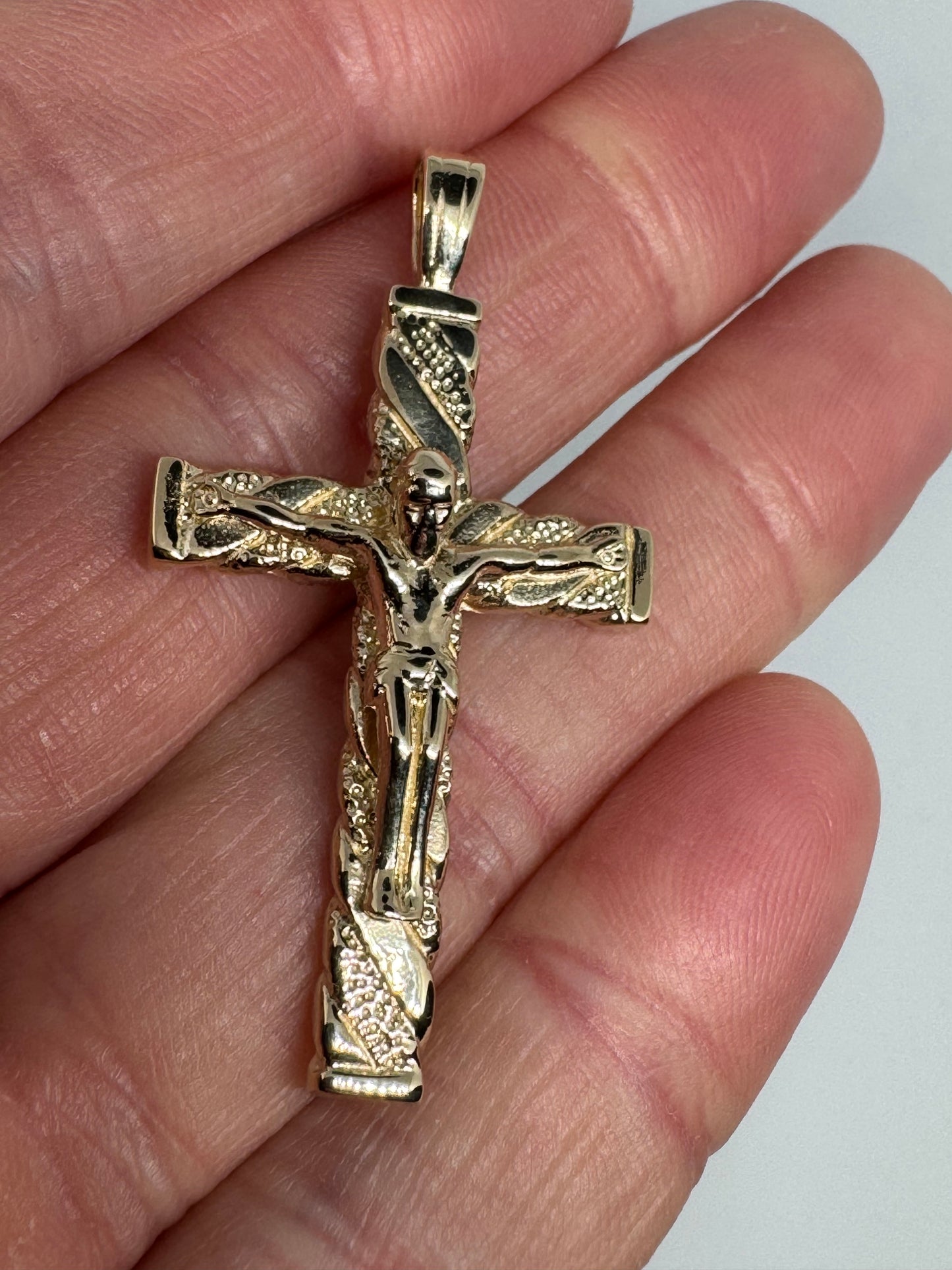 9ct Yellow Gold 62x32mm Hand Engraved Crucifix Cross Pendant (0214)