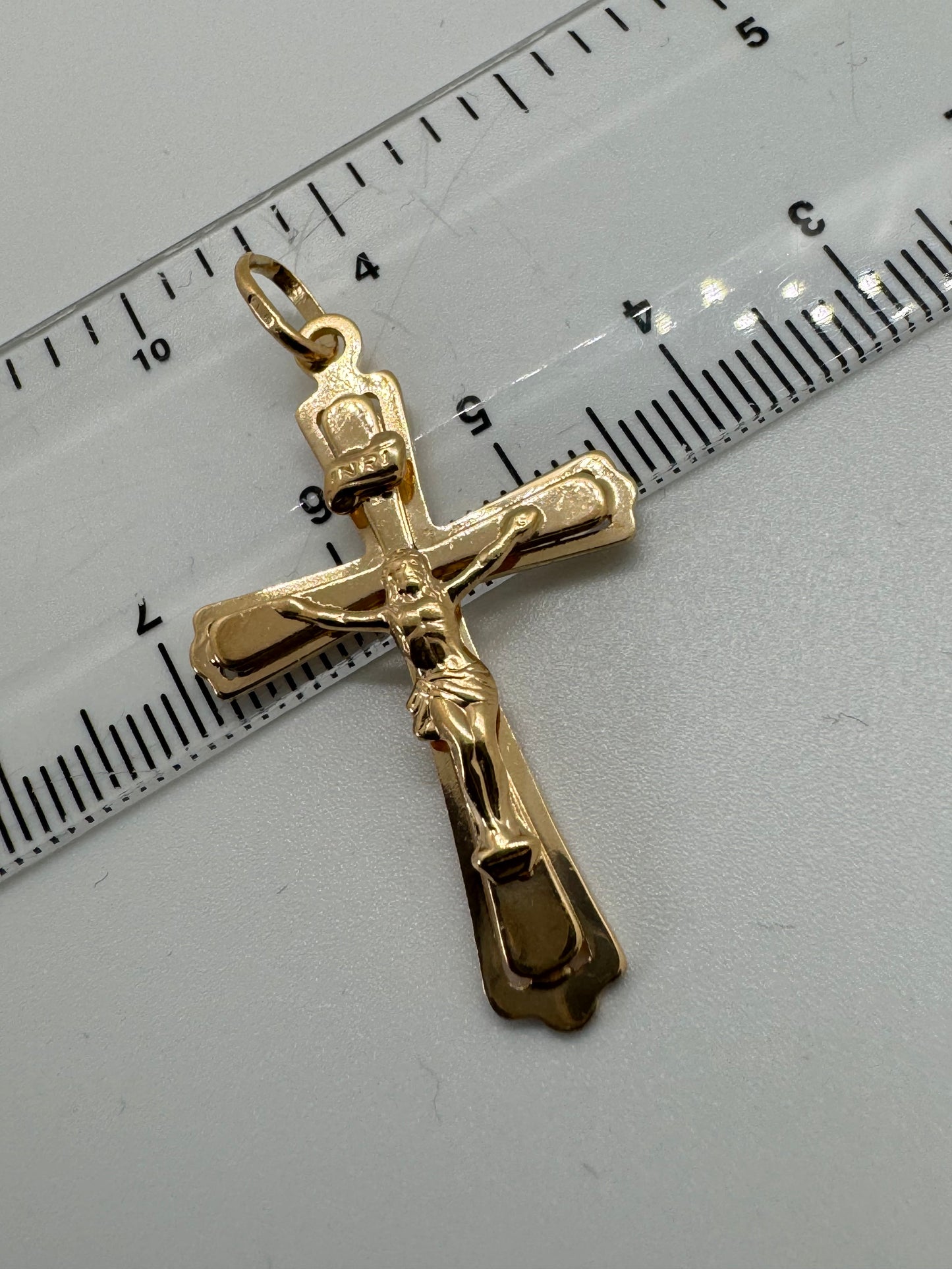 9ct Yellow Gold Cut Out , Raised Profile Crucifix Cross Pendant (0038)