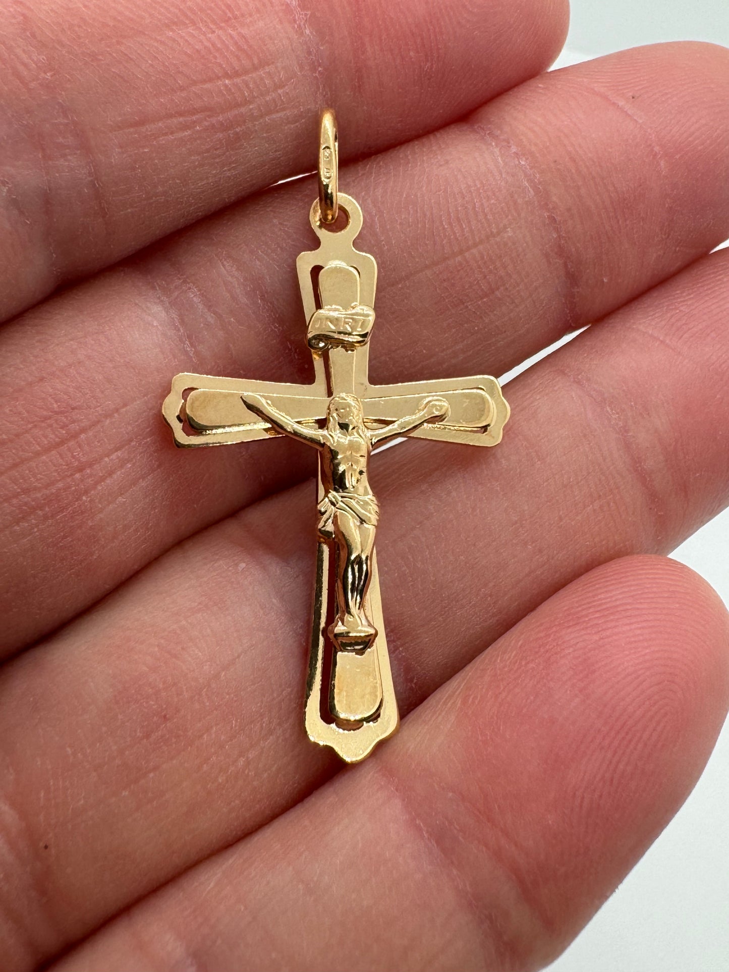 9ct Yellow Gold Cut Out , Raised Profile Crucifix Cross Pendant (0038)