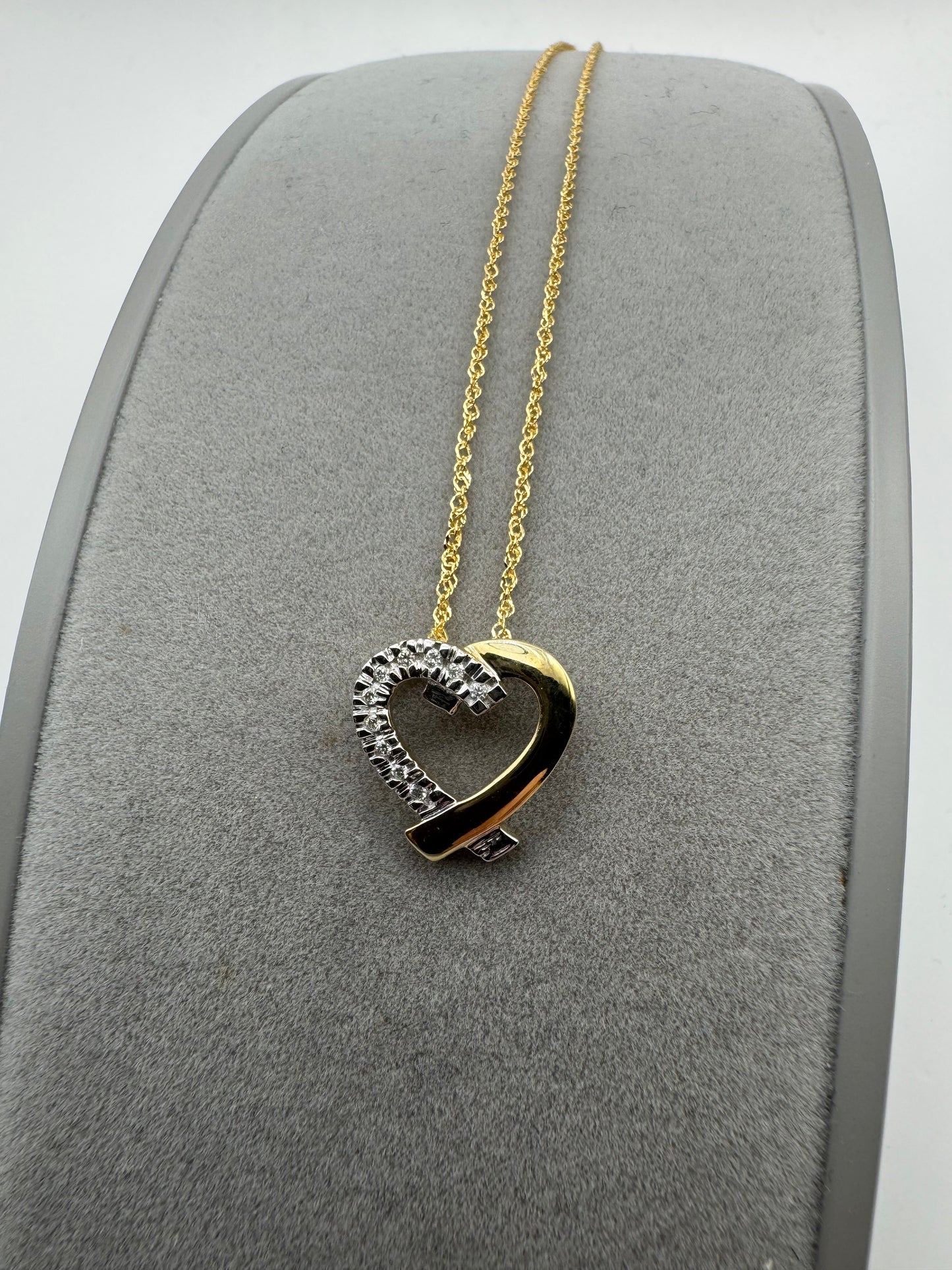 9ct Yellow Gold Diamond Heart Shaped Pendant on 18 Inch Singapore Chain (0004)