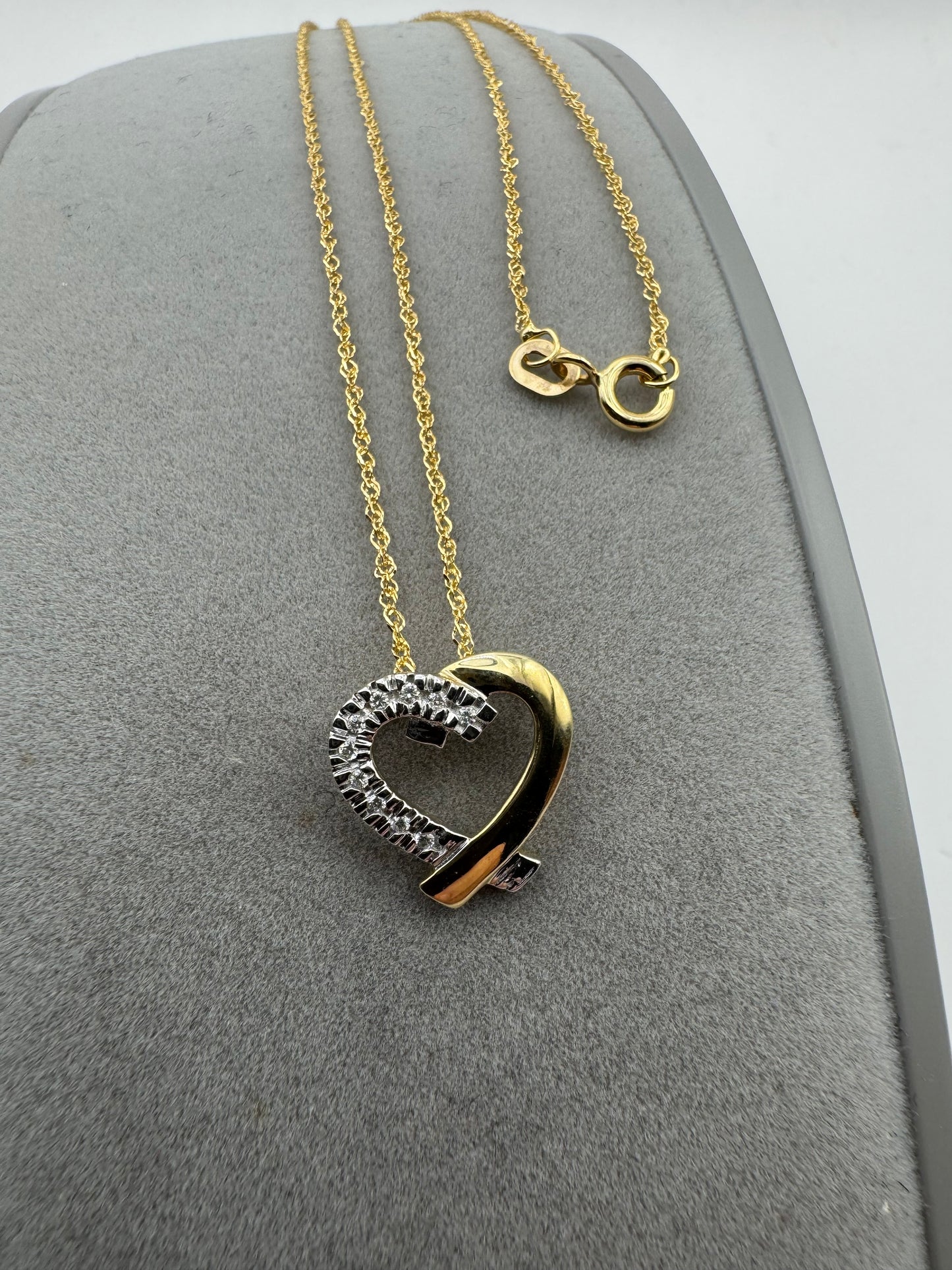 9ct Yellow Gold Diamond Heart Shaped Pendant on 18 Inch Singapore Chain (0004)