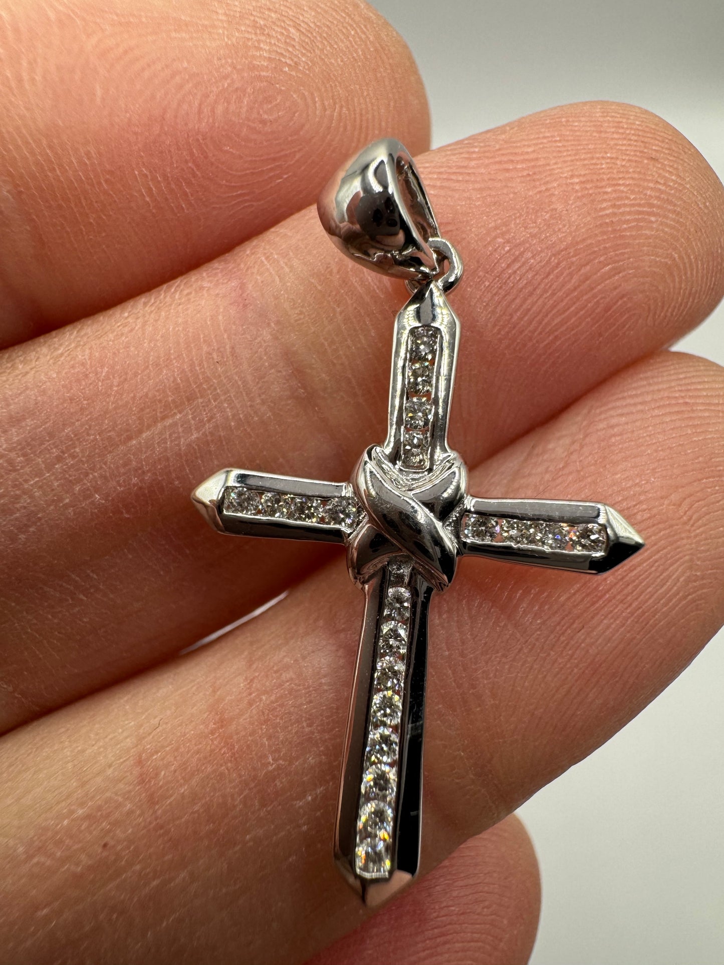 9ct White Gold 35x20mm 0.25ct Diamond Set Cross (0035)