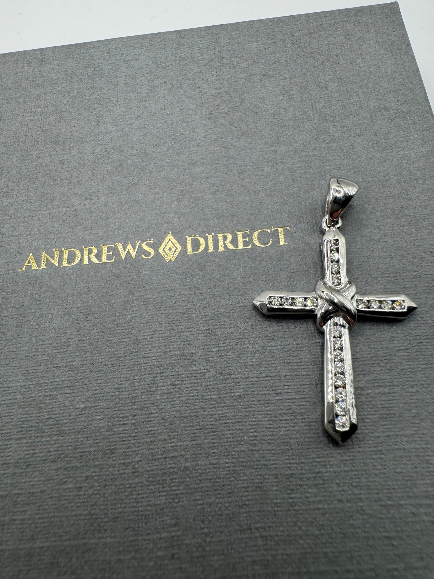 9ct White Gold 35x20mm 0.25ct Diamond Set Cross (0035)