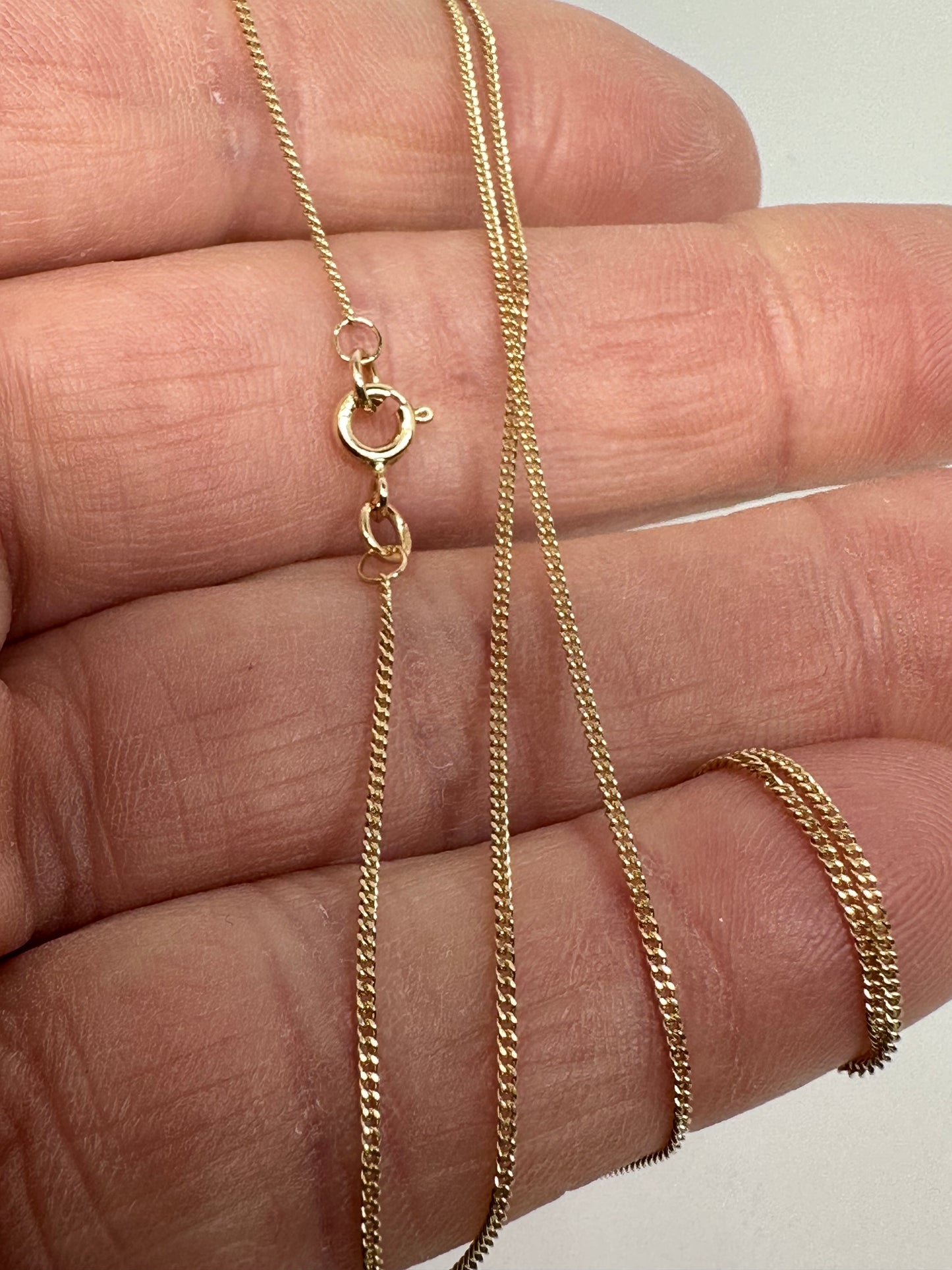 9ct Yellow Gold 1.1mm Diamond Cut Curb Chain Various Lengths (g12fc)