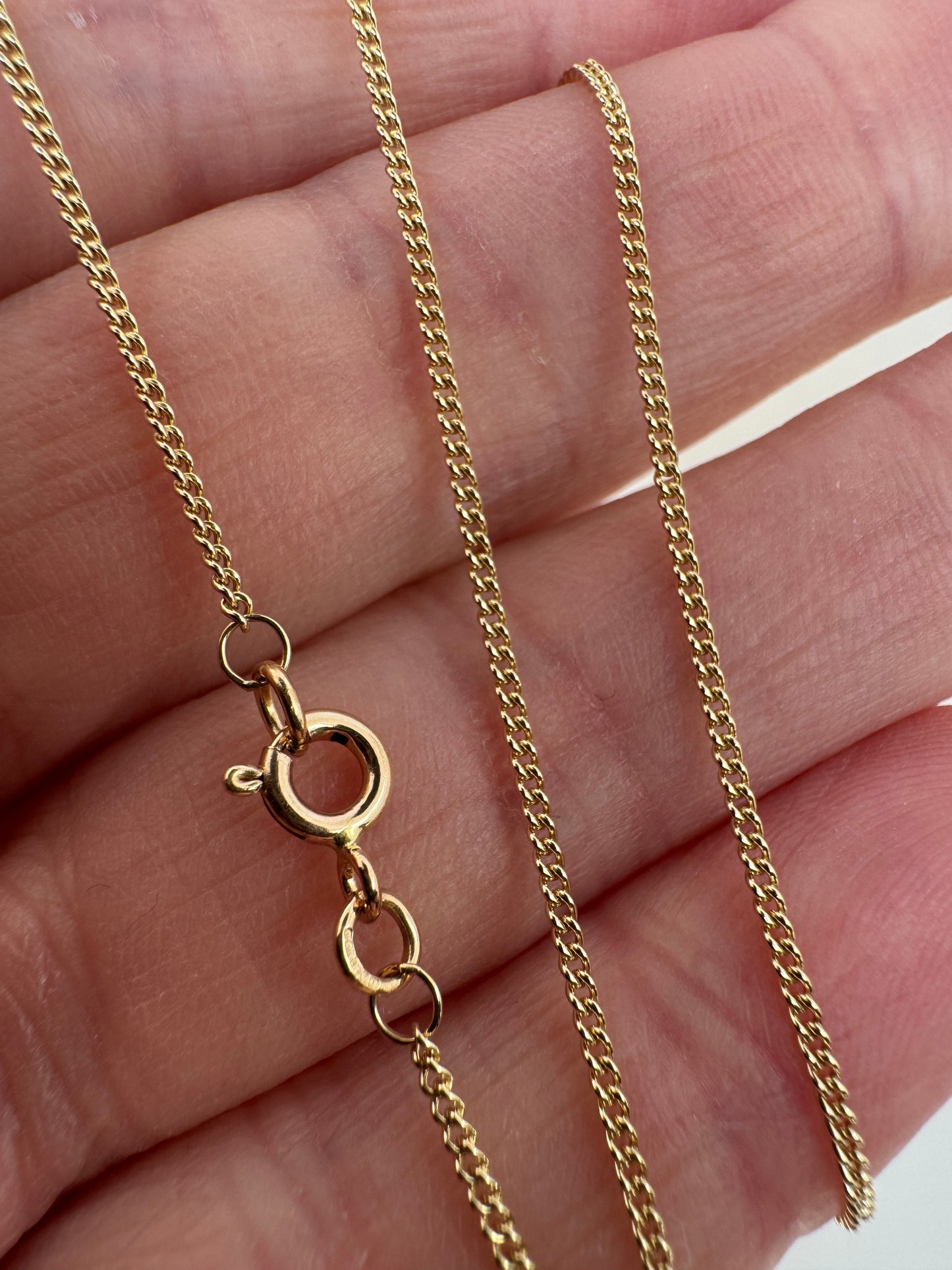 9ct Yellow Gold 1.4mm Curb Link Chain Various Lengths Available (G16C)