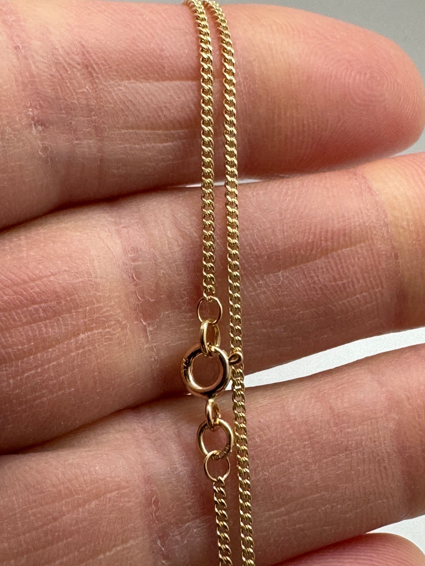 9ct Yellow Gold 1.4mm Curb Link Chain Various Lengths Available (G16FC)