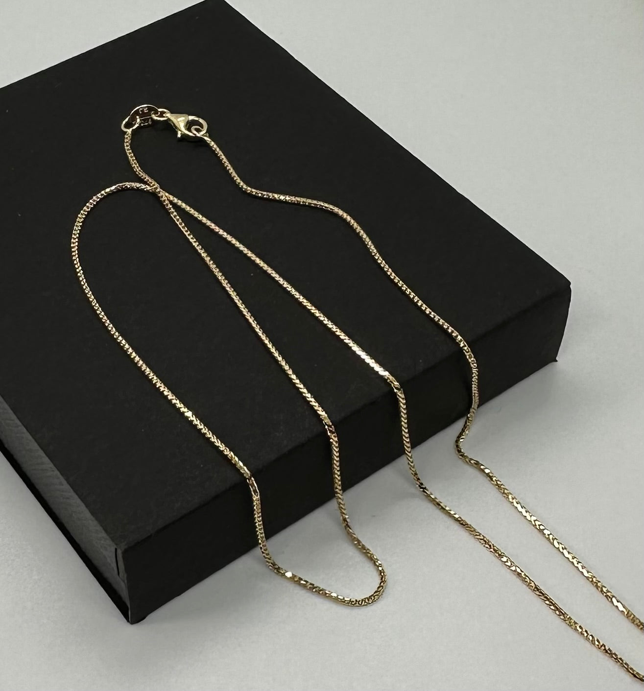 9ct Yellow Gold 0.9mm Diamond Edge Square Franco Chain (085A)