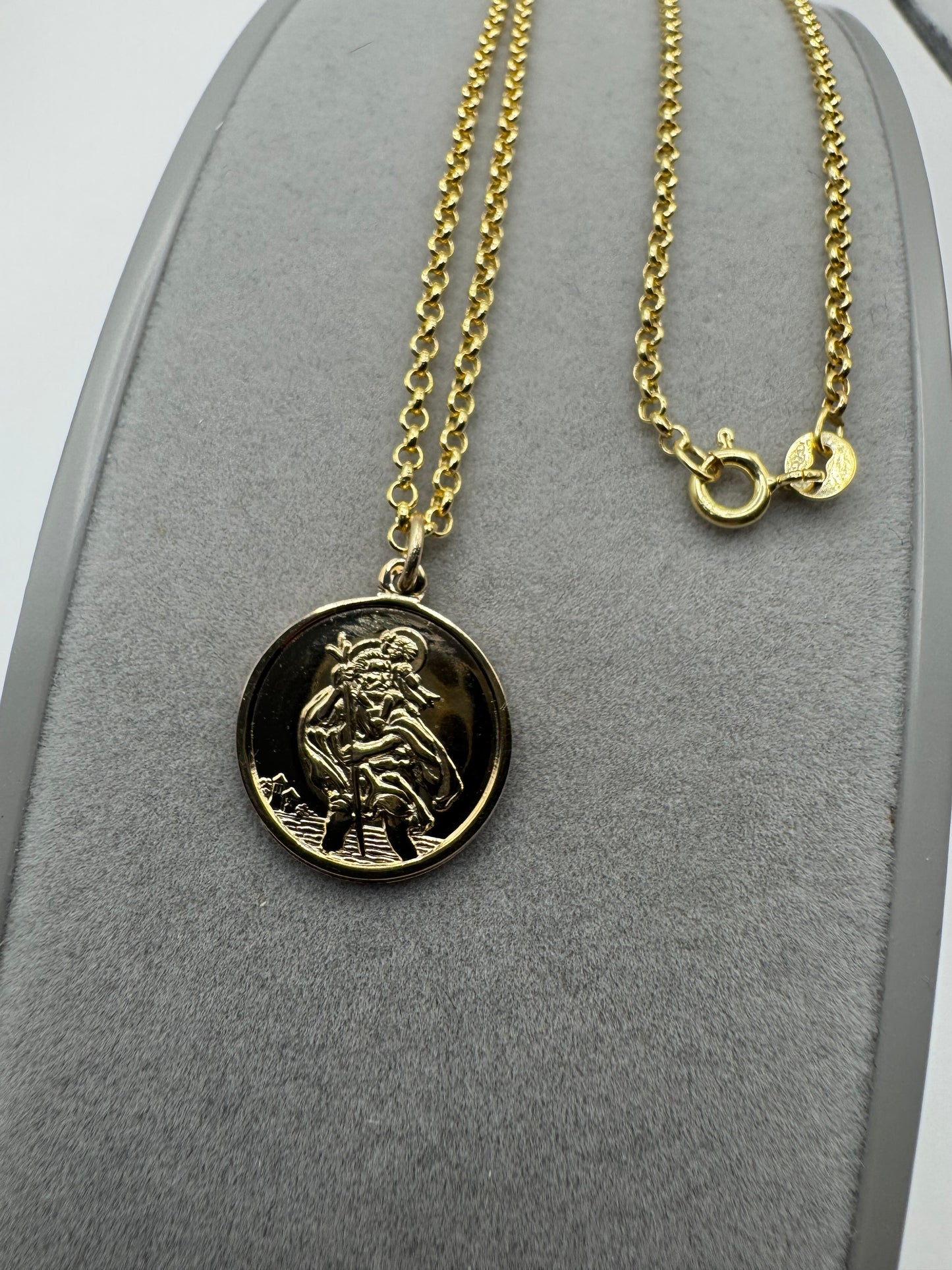 9ct Yellow Gold Double Sided St Christopher Pendant & 20 inch Chain