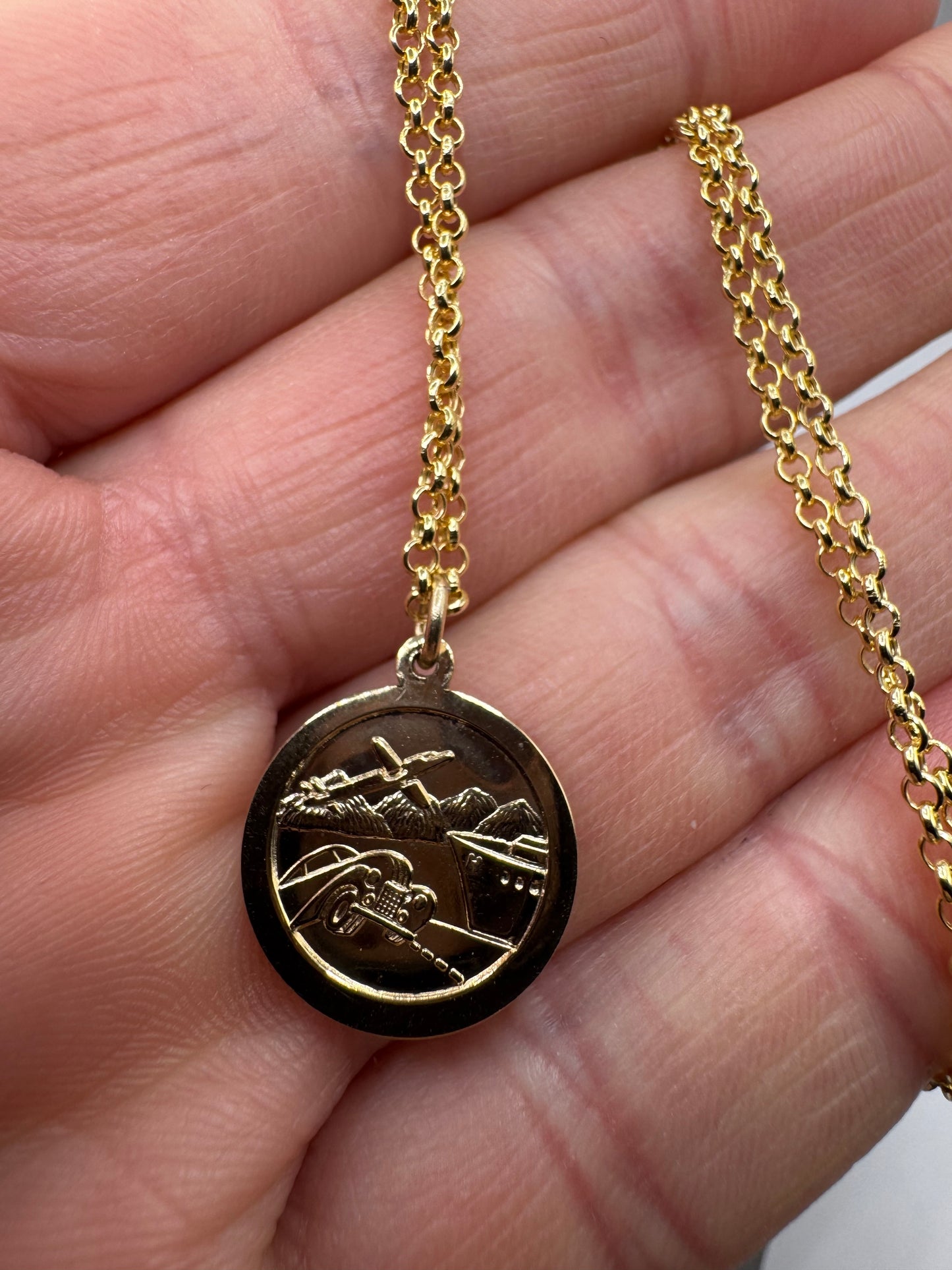 9ct Yellow Gold Double Sided St Christopher Pendant & 20 inch Chain